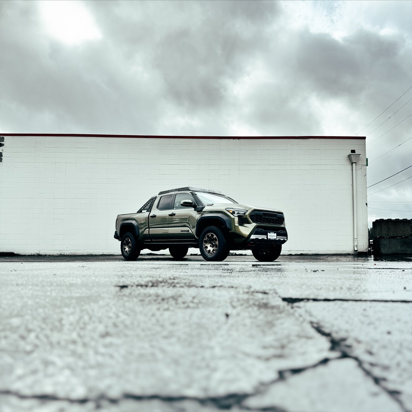 This 2025 Toyota Tacoma Trailhunter got a complete makeover. We wrapped it in @3mfilms Gloss Verde Antico PWF and finished the door jambs for a true factory-fresh finish. As an avid off-roader, the owner wanted both style and protection out on the tr