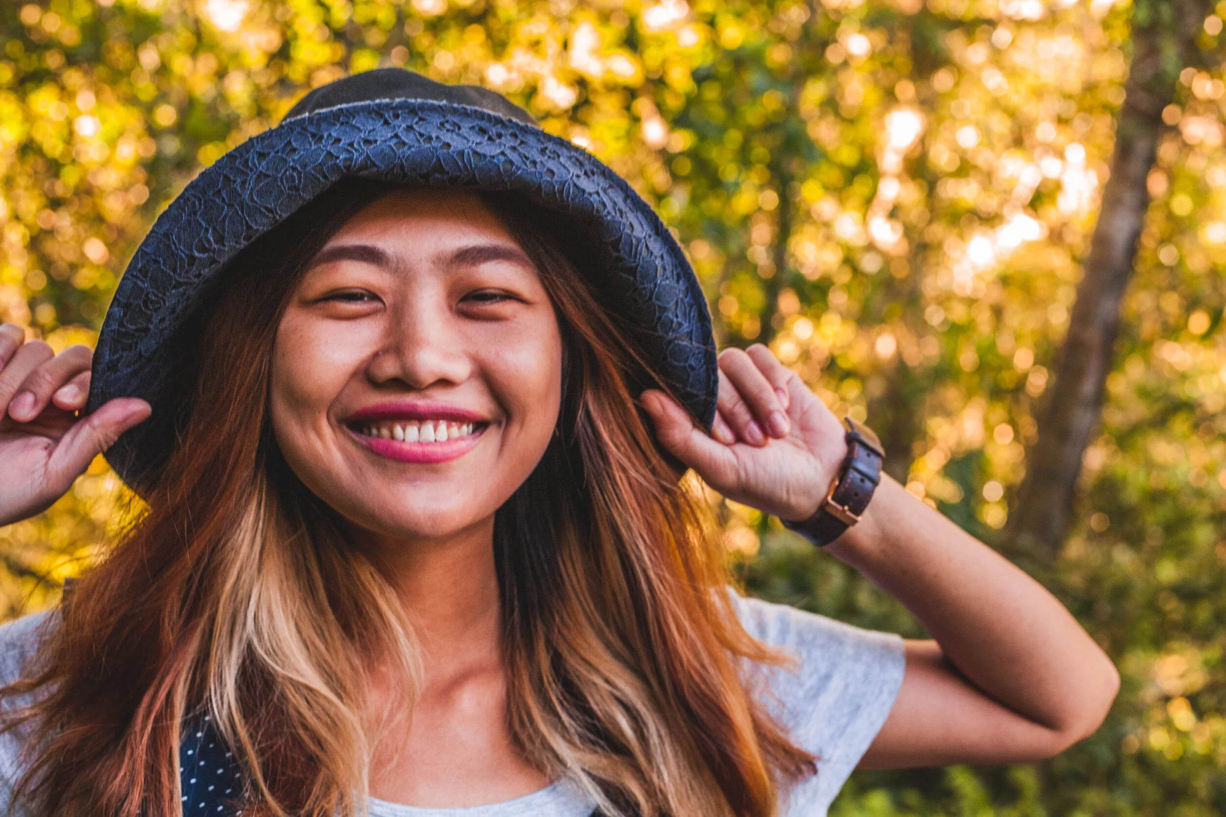 Young teen girl smiling and wearing blue hat outside. When teens find the freedom to be themselves, they are better able to function. Therapy for teens is a great place to start. Whether its trauma, self-esteem, anxiety in teens, or depression in te…