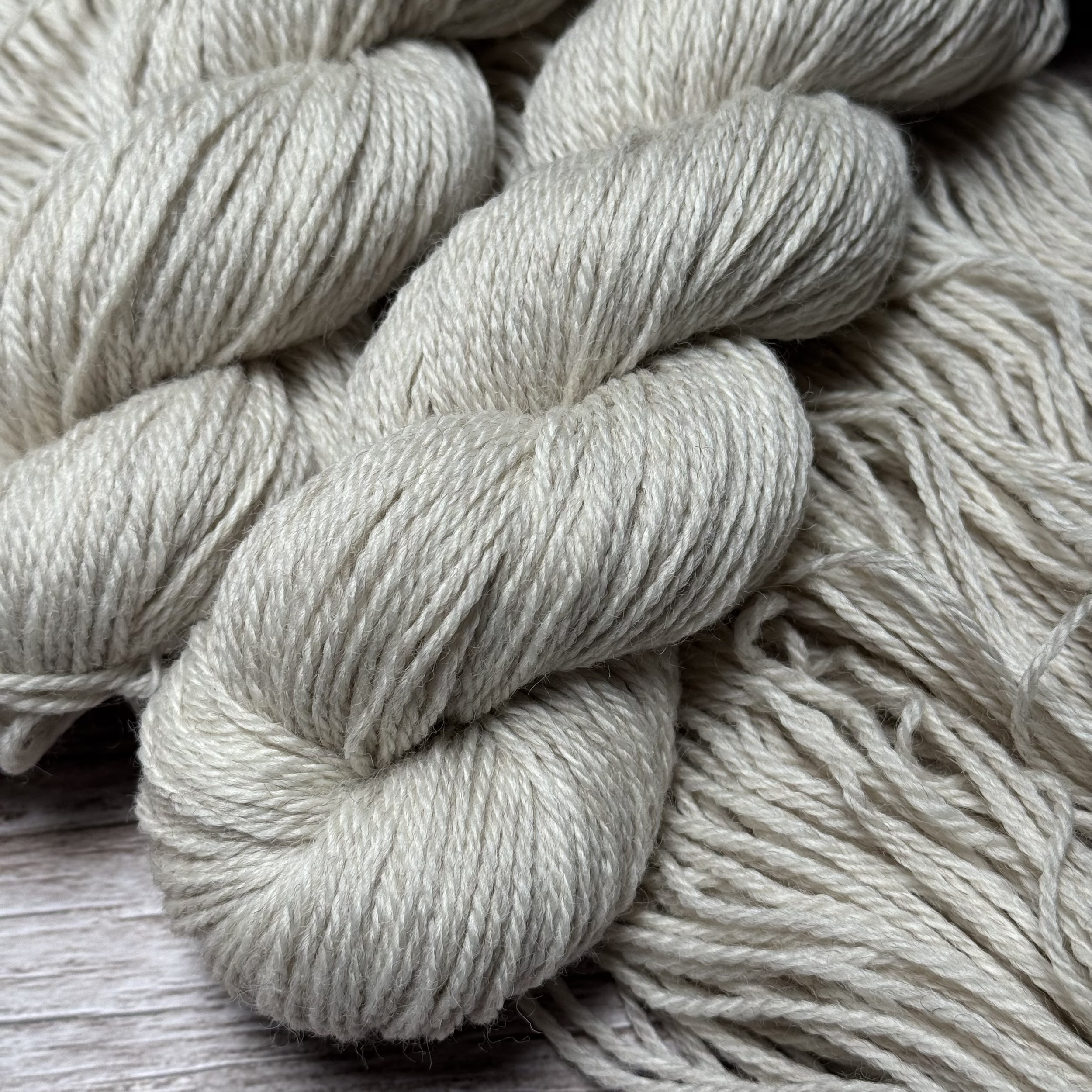 UNDYED Persie DK 8ply Non-superwash Yarn 100% Australian