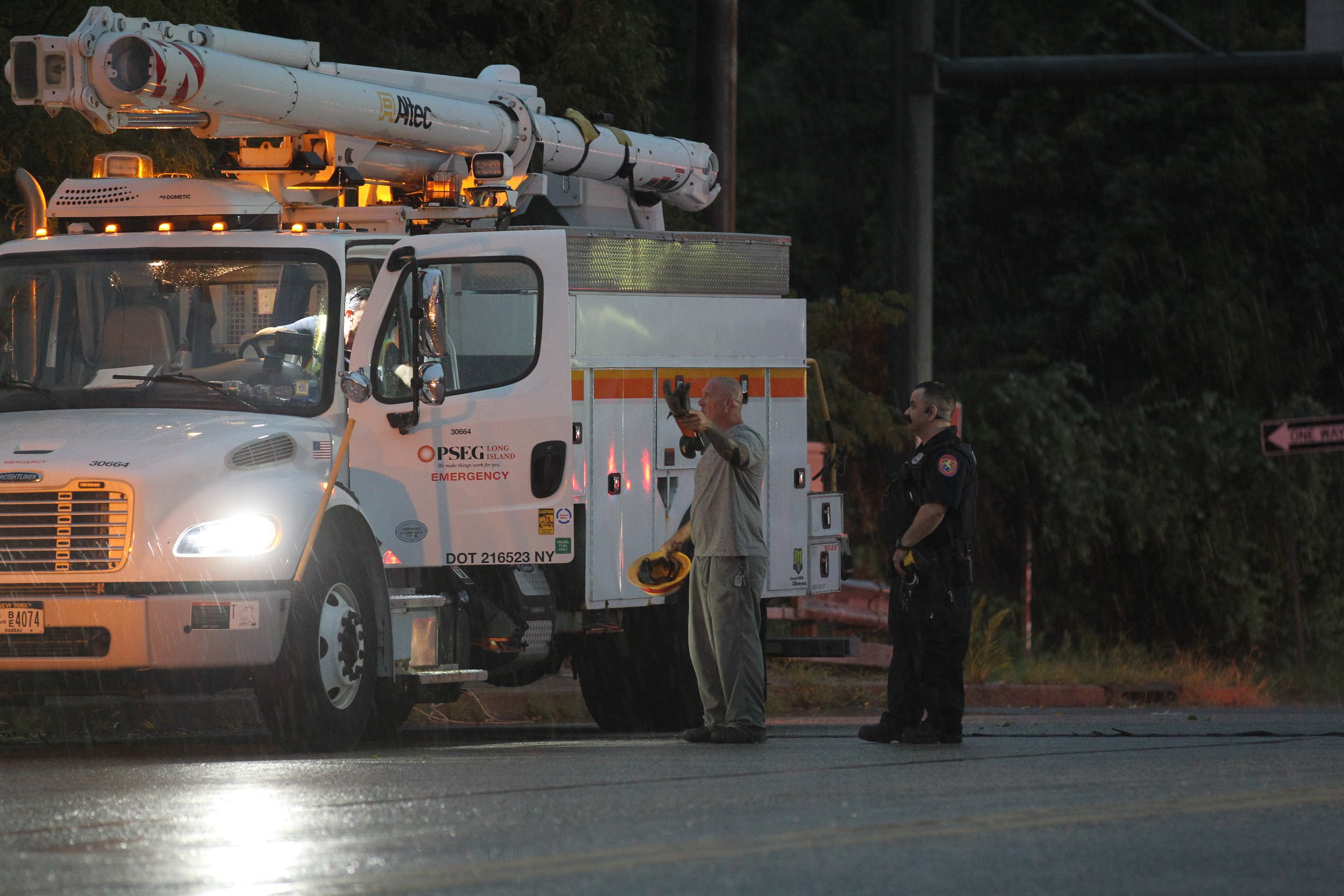 Downed Wires Force Closure of Long Island Expressway, Cause Power Outage in Plainview