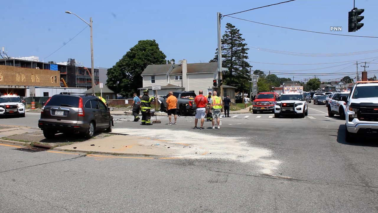 2 Hurt After Two-Vehicle Crash at Busy Hicksville Intersection