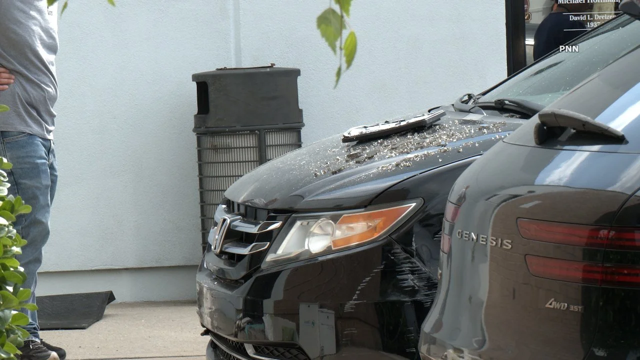Minivan Crashes Into North Bellmore Medical Office, 1 Hurt