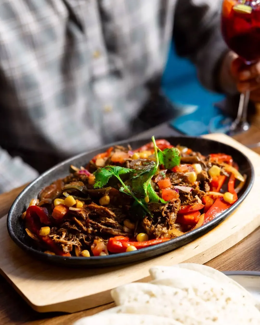 izzling Angus beef, hot off the grill &mdash; served with warm tortillas, pico de gallo, fire-roasted onions, jalape&ntilde;os, cheese, and sour cream.

Fresh, fiery, and full of flavour in every bite.