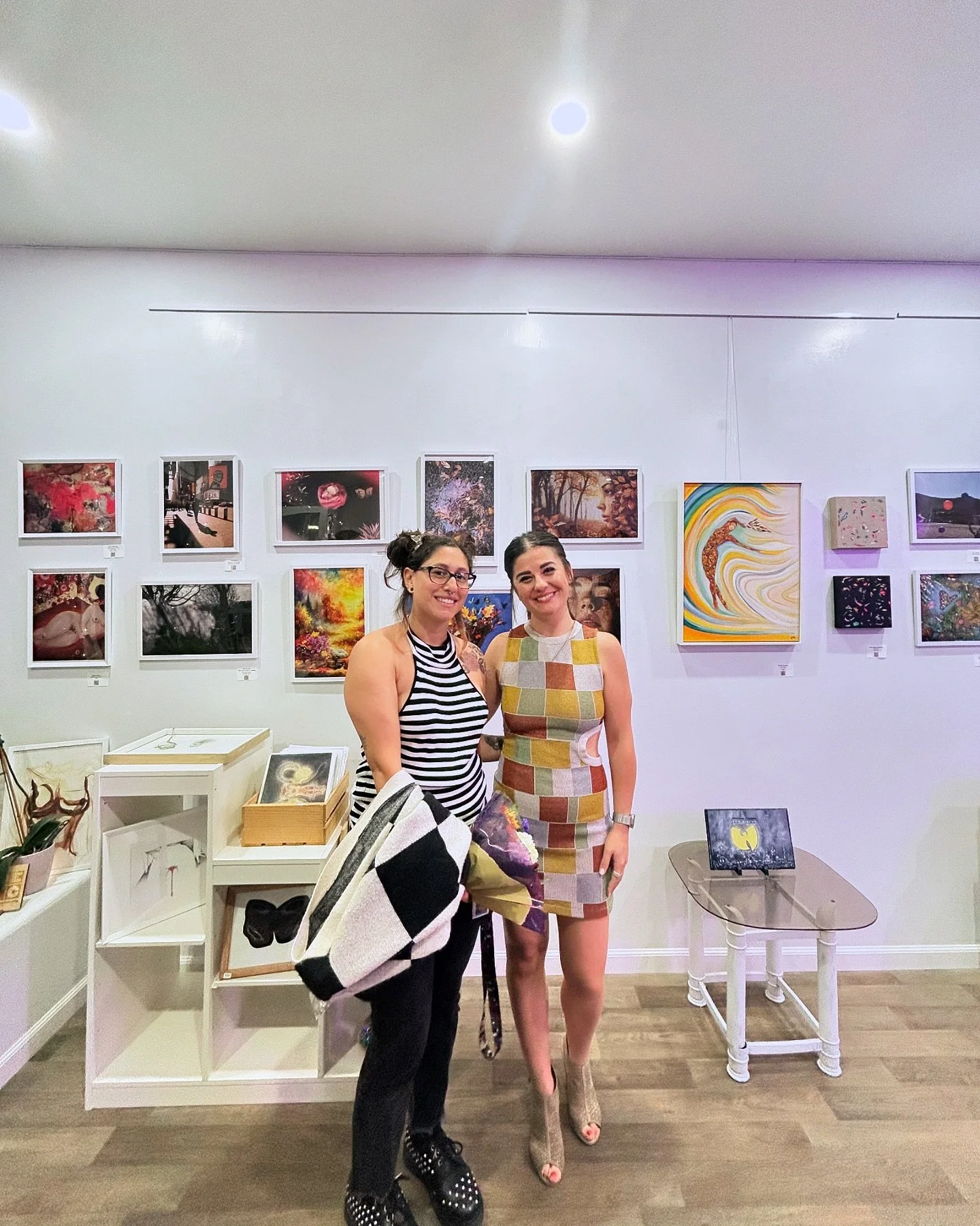 About last night&hellip; we did some posing games 😅

#awitanewyork #artgallery #artstudio 💕