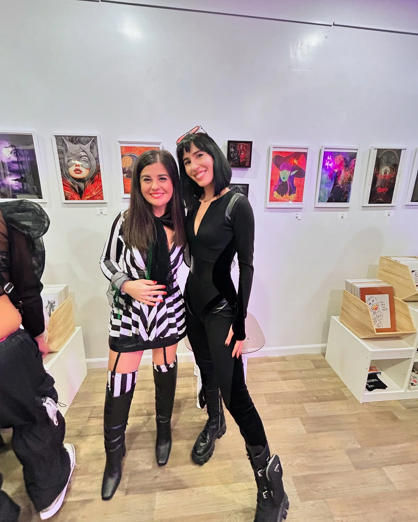 From Haunted Hues with talented @lizfoulks_art 🖤

#awitanewyork