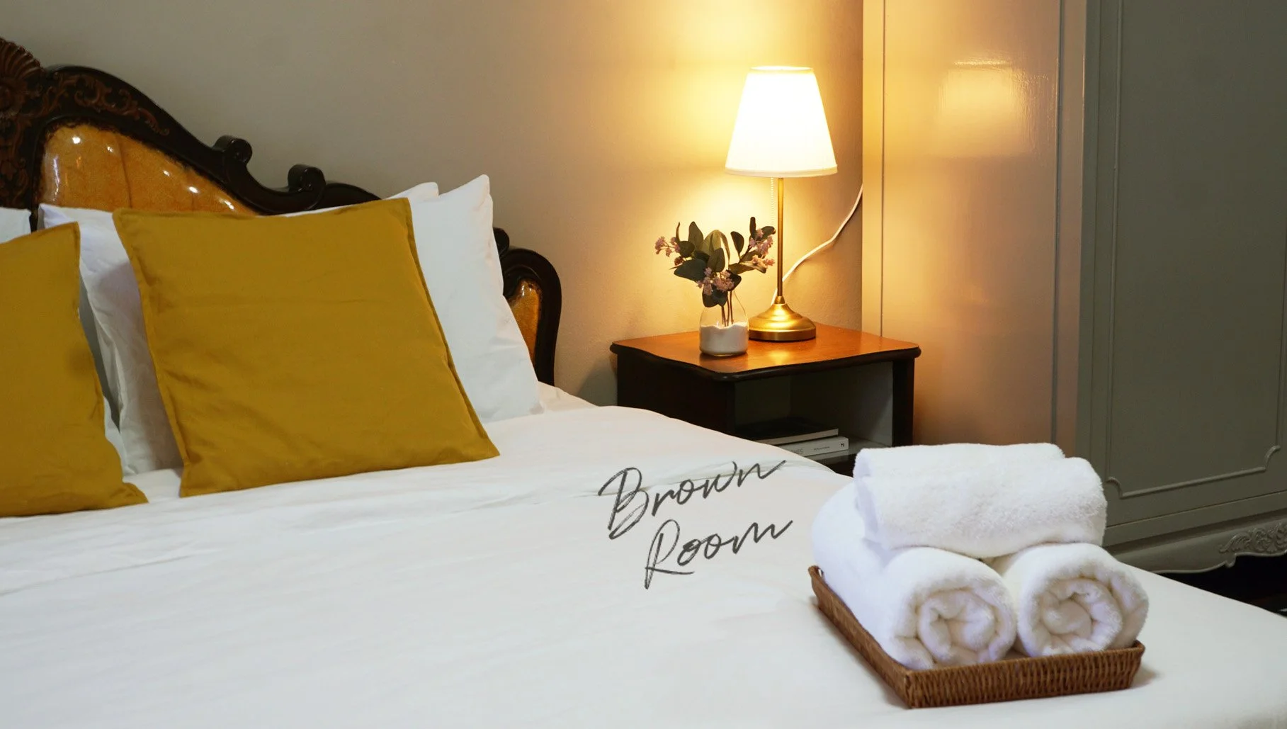 Brown room is located at 3rd floor. Room size is 32 square meters with 1 king size beds, Air-condition, private bathroom(located in front of the main door) and small private balcony.