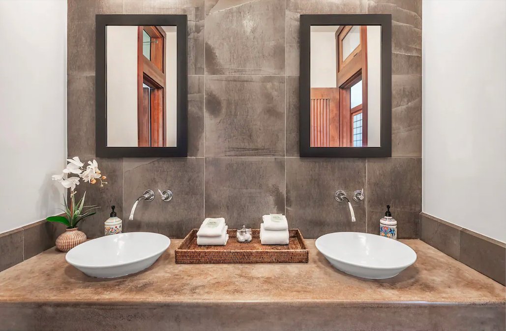Ground Floor Queen Ensuite .jpg