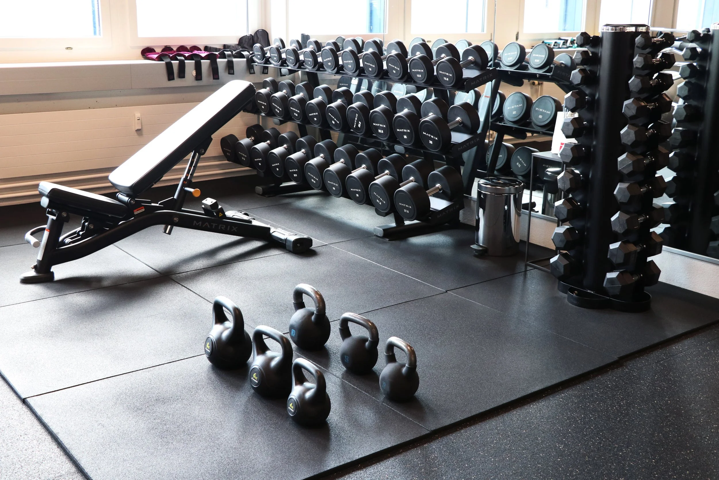 Freihantelbereich im JS Personal Training Studio