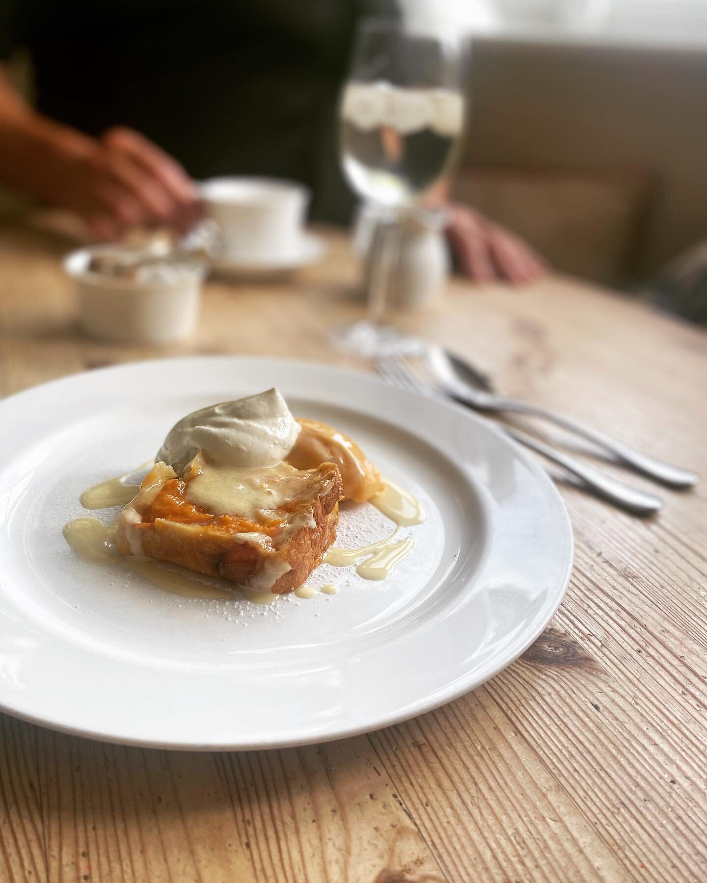 A timeless classic 🧡 Apricot Clafoutis, Apricot Sorbet, Whipped Cream 🍴 this was a winner for lunch today, a sell out! 
.
#dessert #classic #clafoutis #restaurant #chef #sunday #lunch #apricots #weekend #eatlocal #smallbusiness #supportlocal