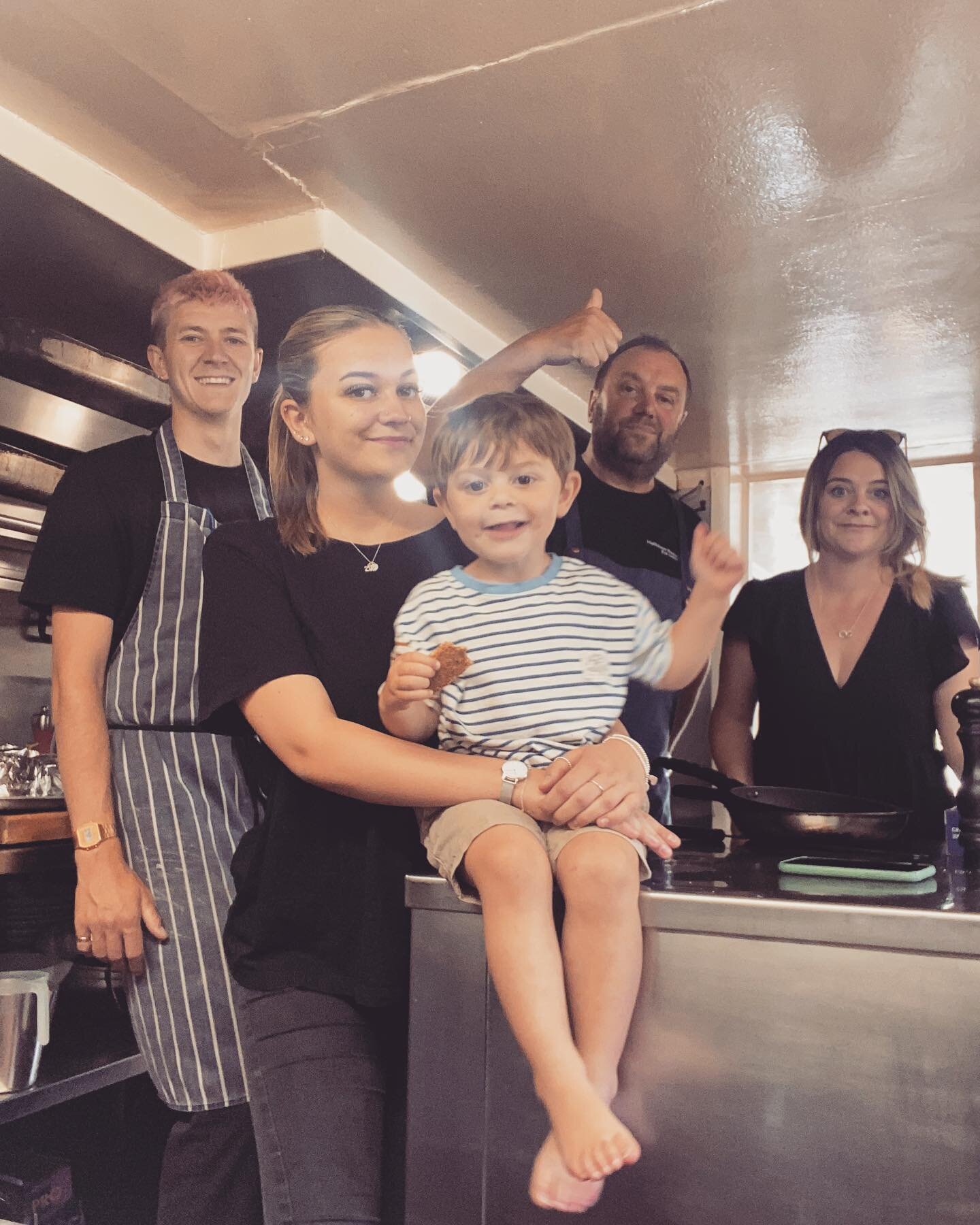 Happy Father&rsquo;s Day from all at Hallidays &hearts;️ roll on 3.30pm 🍻 
.
#familybusiness #sunday #service #weekend #fathersday #family #kitchen