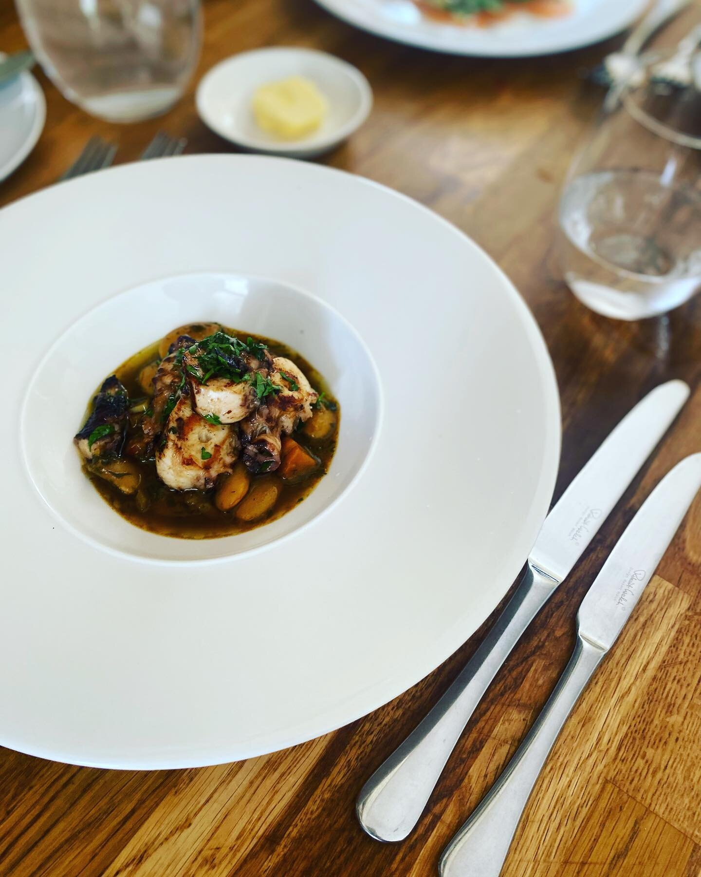 Char Grilled Octopus &lsquo;Spanish Style&rsquo; Butterbeans, Lemon, Olive Oil &amp; Flat Parsley 🐙 Sunday Lunch Menu, Set 3 Course Lunch &pound;28pp - changes weekly, sample menus on our website to view 
.
#restaurant #service #lunch #chef #smallbu