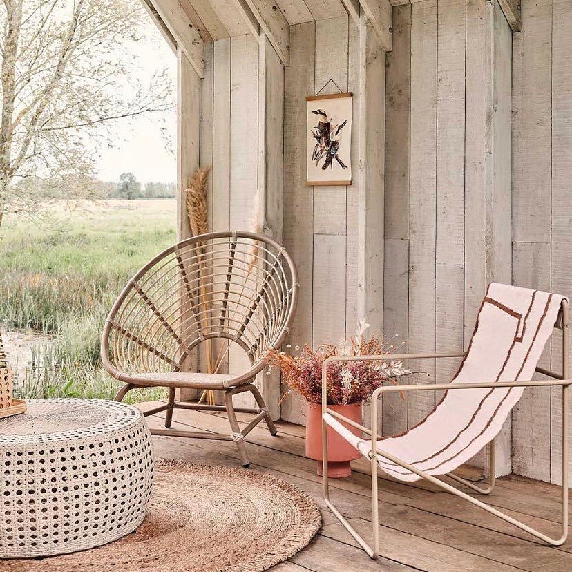 Garden rooms have shot to the top of most homeowners&rsquo; wish lists over the past year. 

A space to relax, work or just take a second to breathe&hellip; This garden room, styled by @style_by_lucy for @youmagazine featuring @kagu_interiors, has to