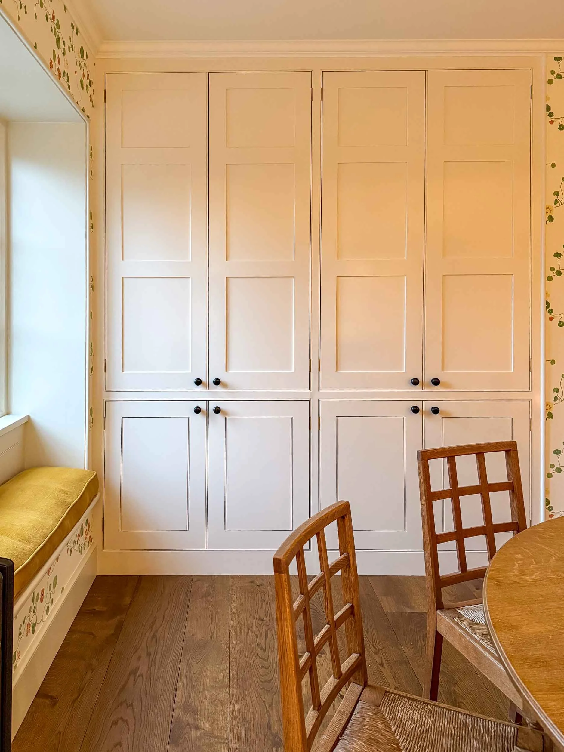 Fitted cupboards in a dining room