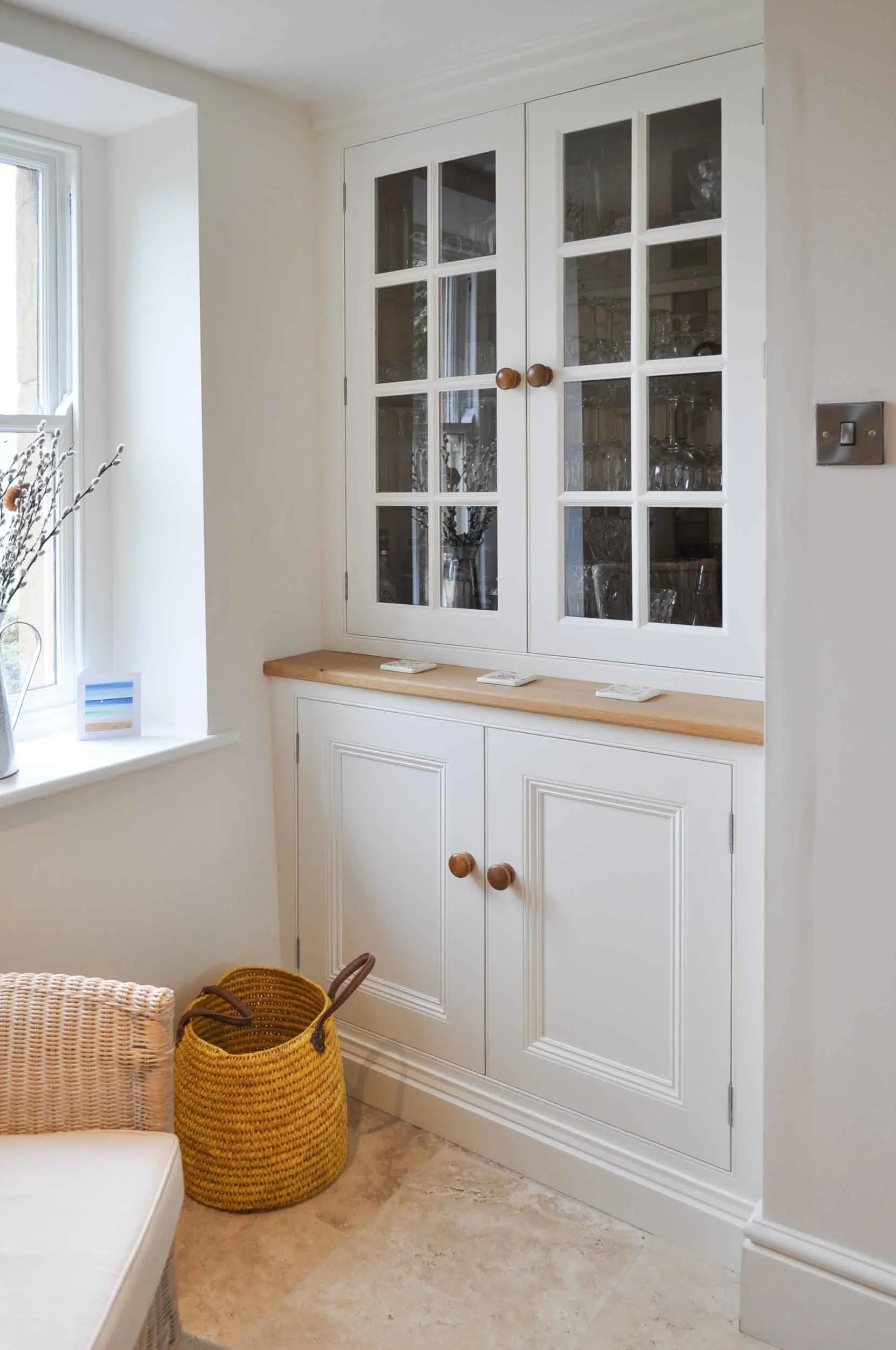 Fitted dresser cabinet