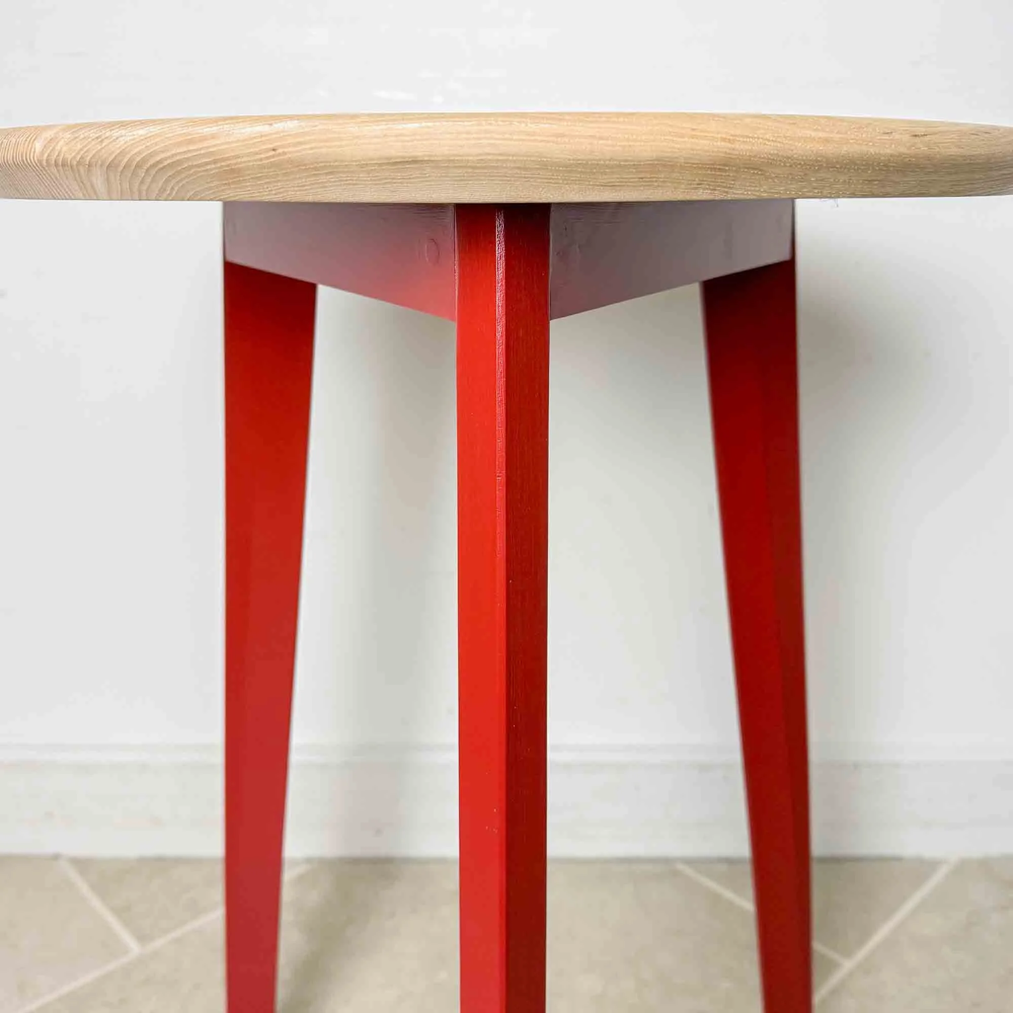 red cricket table