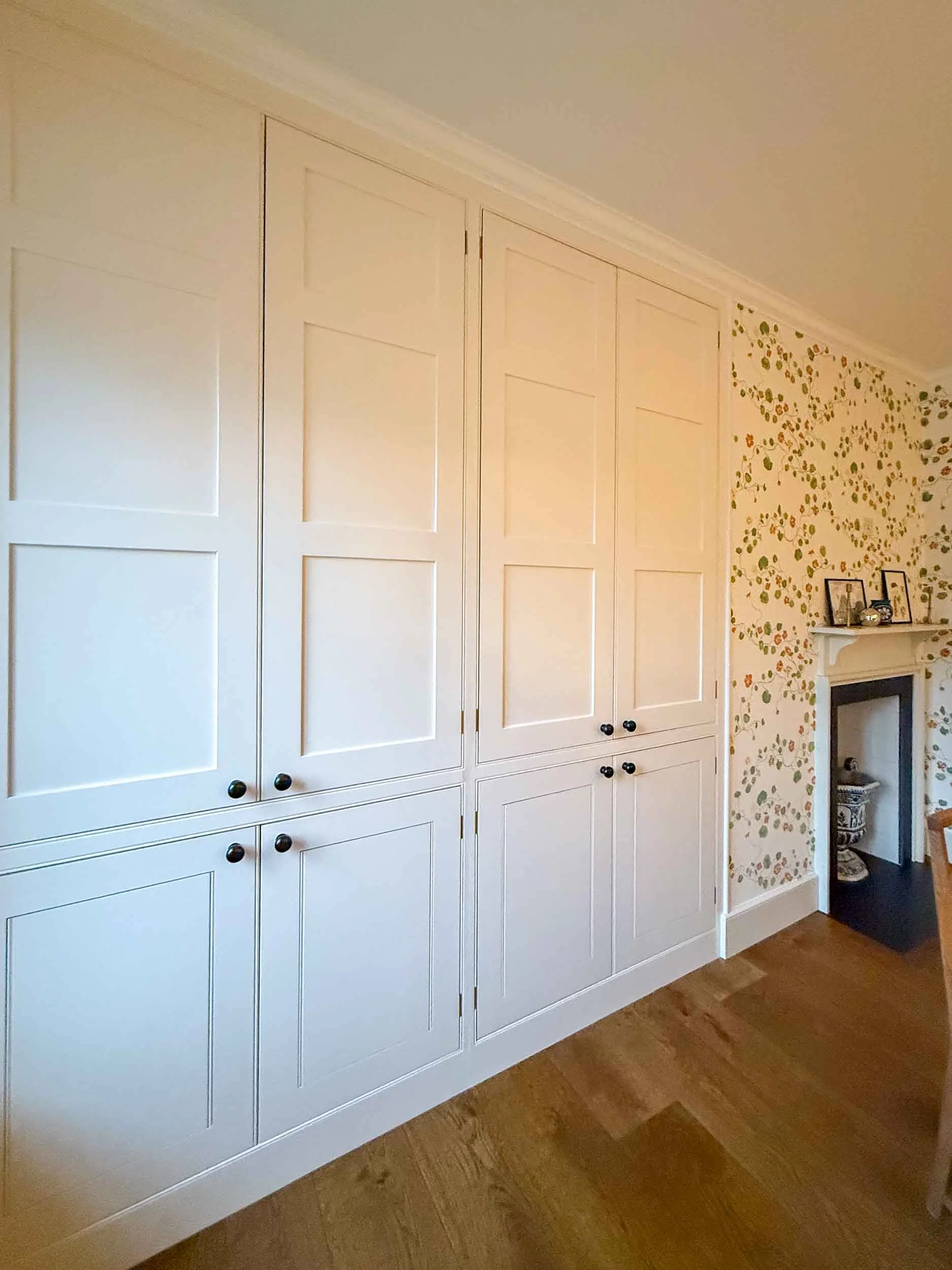 Fitted cupboards in a dining room