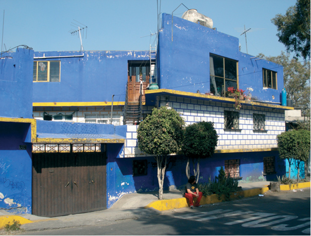 Figure 7. A house in Ajusco, photograph in Autoconstrucción (Cruzvillegas, 2008) 
