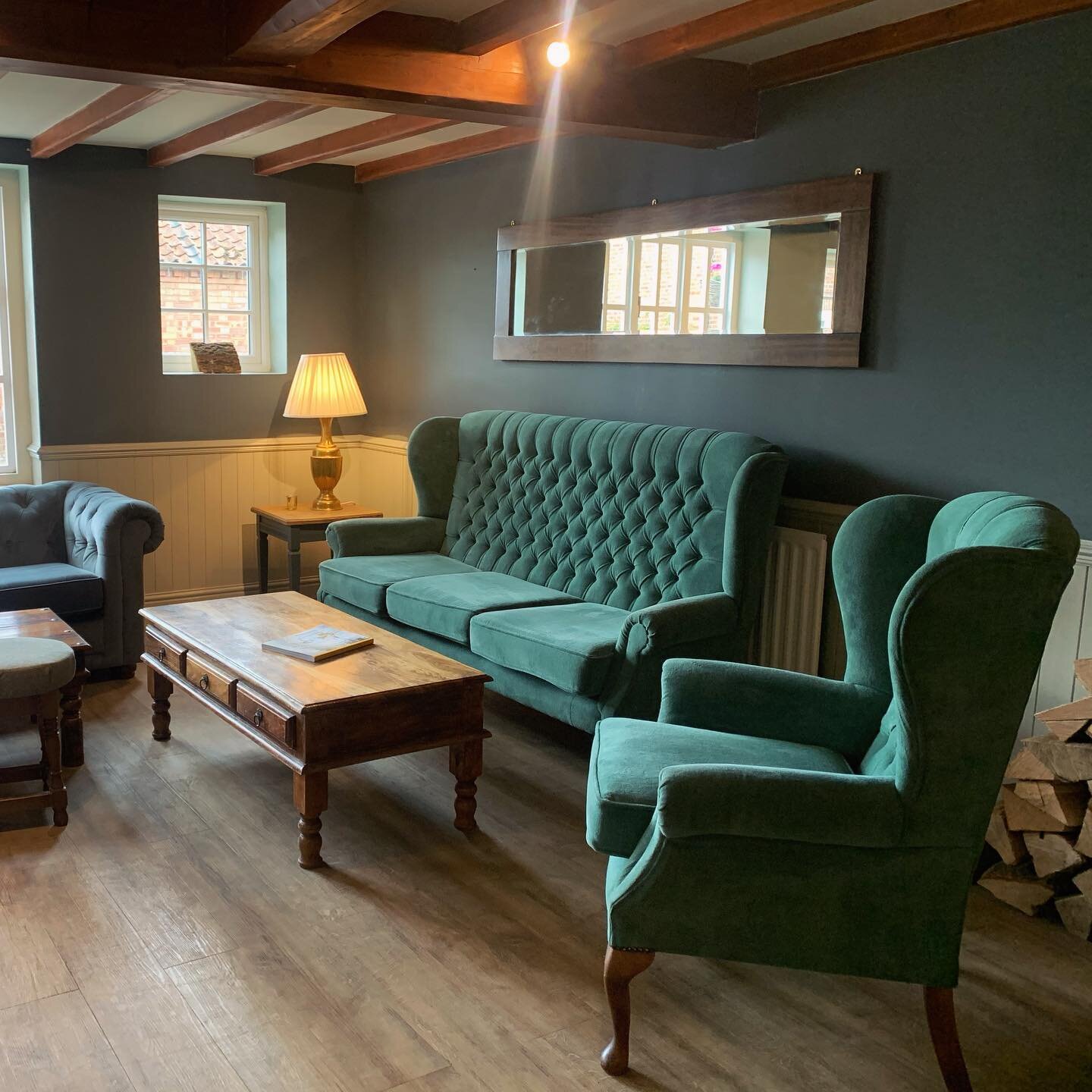 It&rsquo;s great to be back indoors! 🤩

Here&rsquo;s a sneak peak of our new coffee/ sports lounge which we have all been very much looking forward to opening... 

Open from Tuesday - Sunday ☕️ 

#thebootandshoeinn #thecoachhouse #countrypub #publif