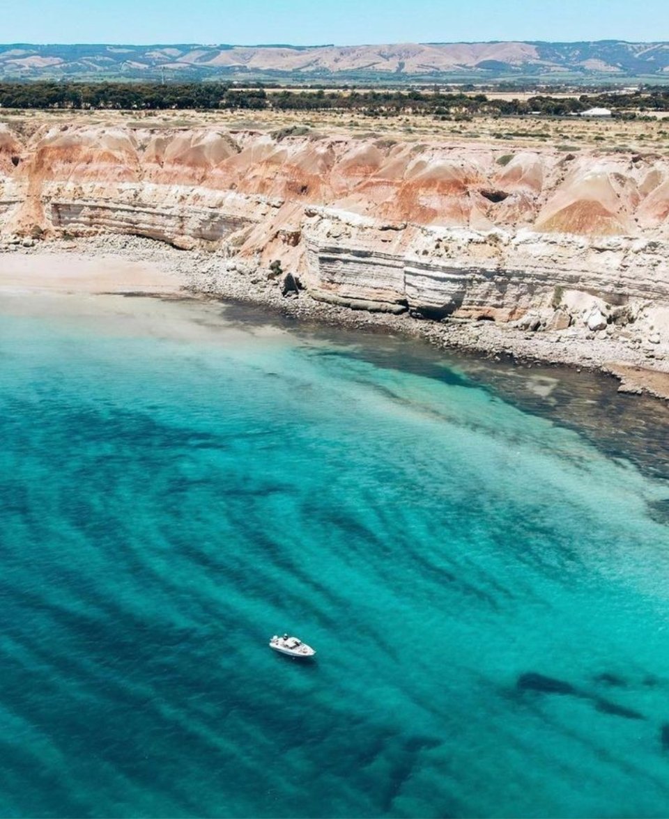 Currently channelling a mid-week snorkel off the beautiful coast of #Aldinga in @SouthAustralia. The wineries of @mclaren_vale are just a short drive away for a post-swim tasting ☀️🍷

(Gorgeous shot by @laboonthewhale)