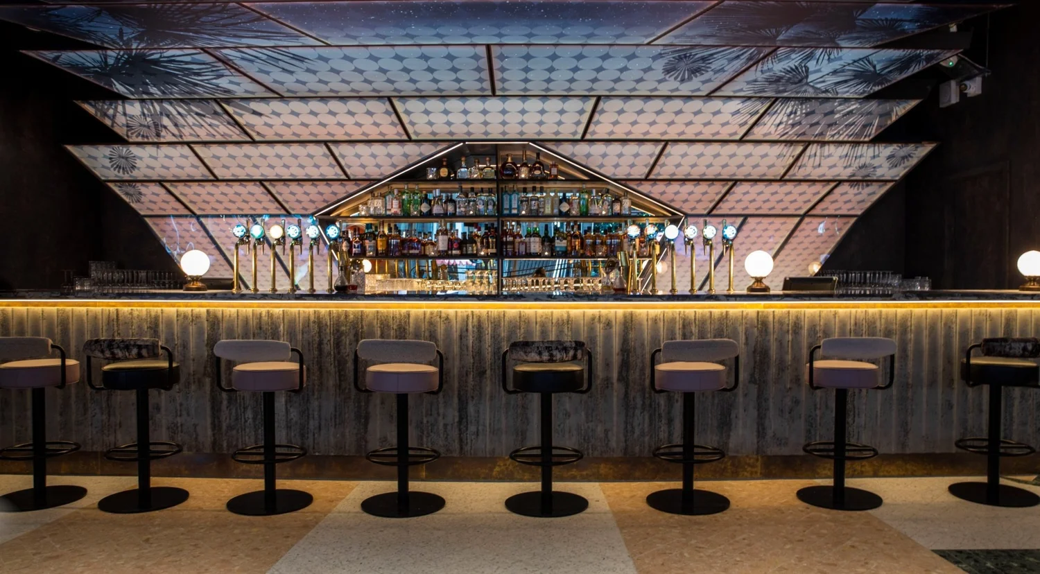 LOCATION PARADISE — DAISY GREEN