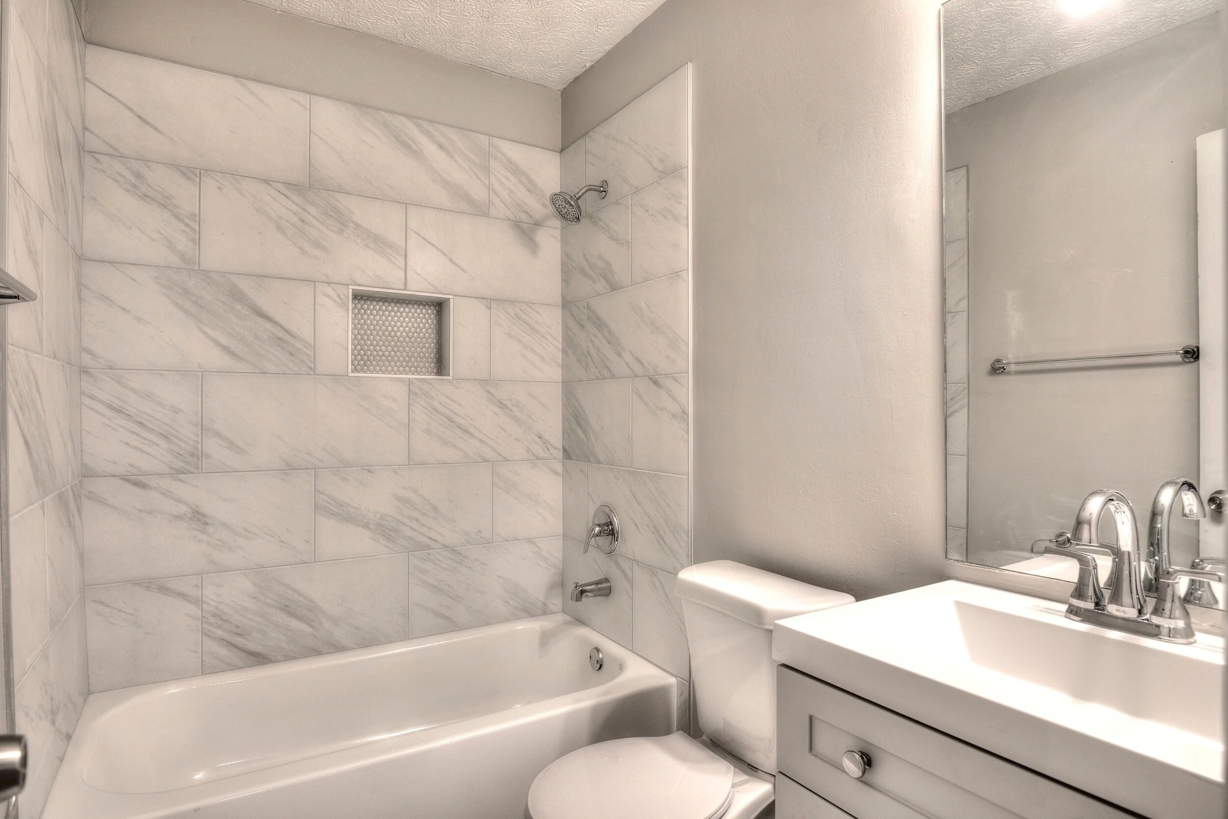 hall bath.jpeg