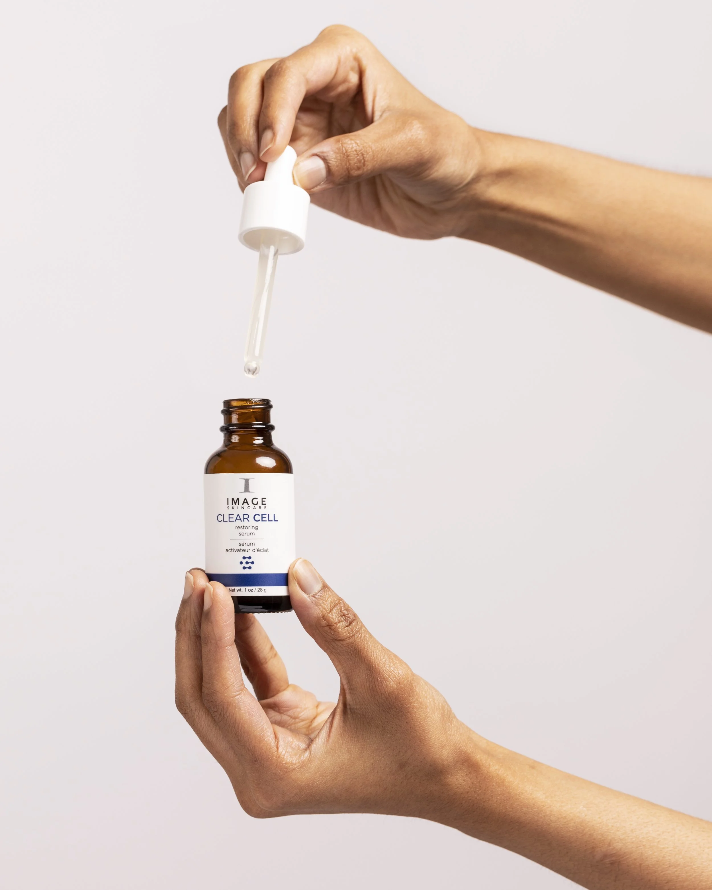 CLEAR-CELL-RESTORING-SERUM-LIFESTYLE-02.jpg