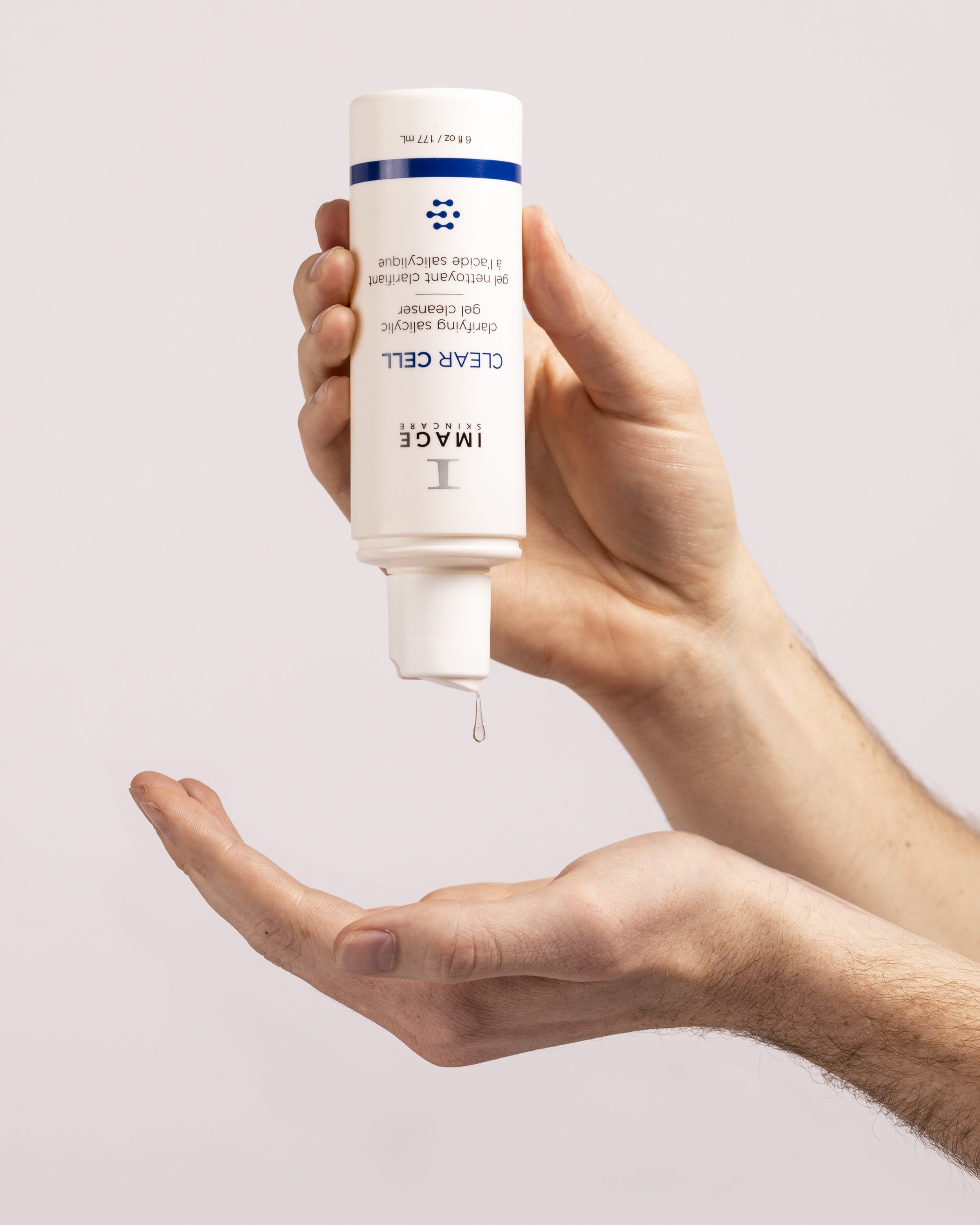 CLEAR-CELL-CLARIFYING-SALICYLIC-GEL-CLEANSER-LIFESTYLE-02.jpg