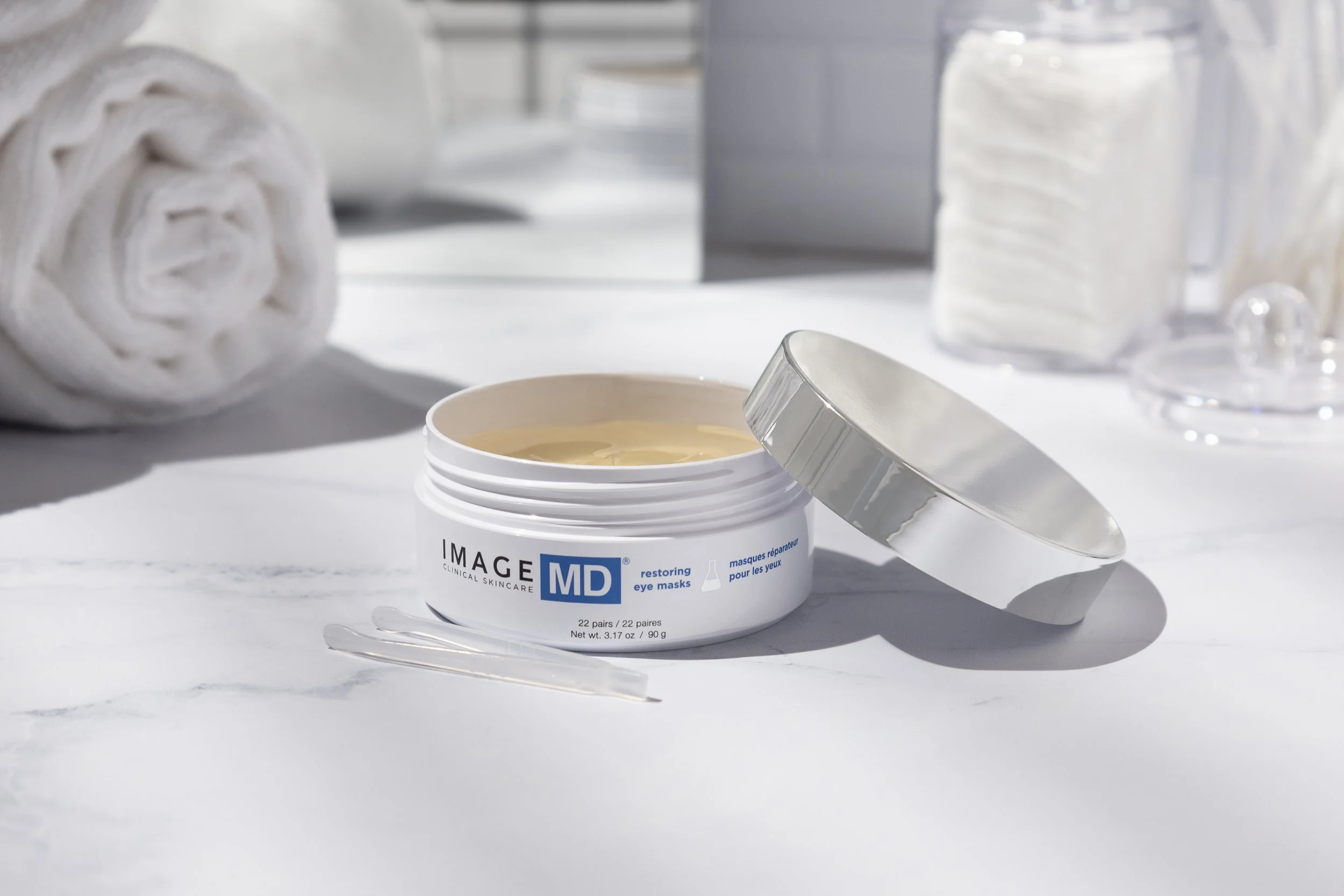 IMAGE-MD-RESTORING-EYE-MASKS-LIFESTYLE-08.jpg