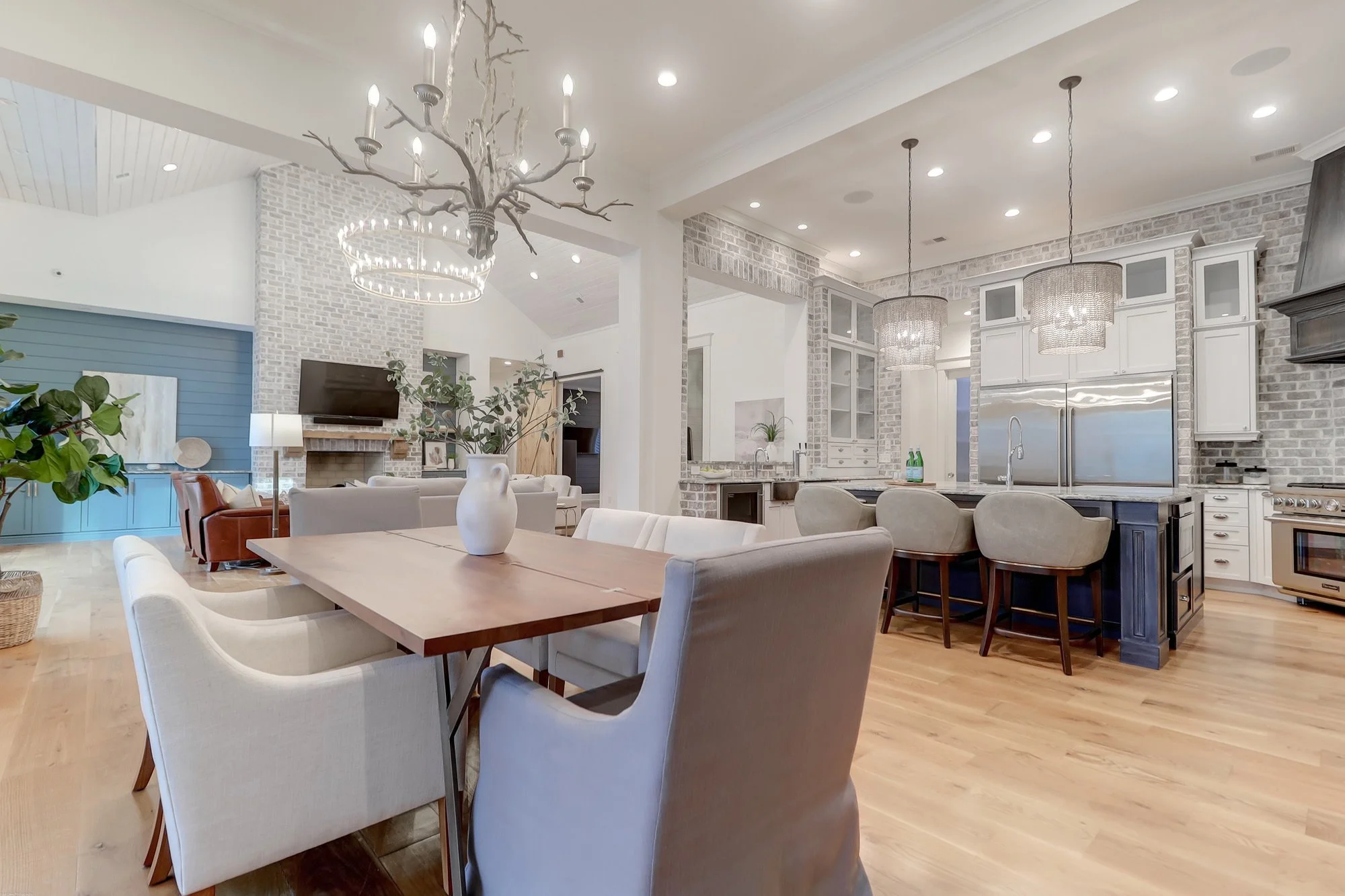 open-floor-plan-home-staging-on-johns-island-sc-5.jpg