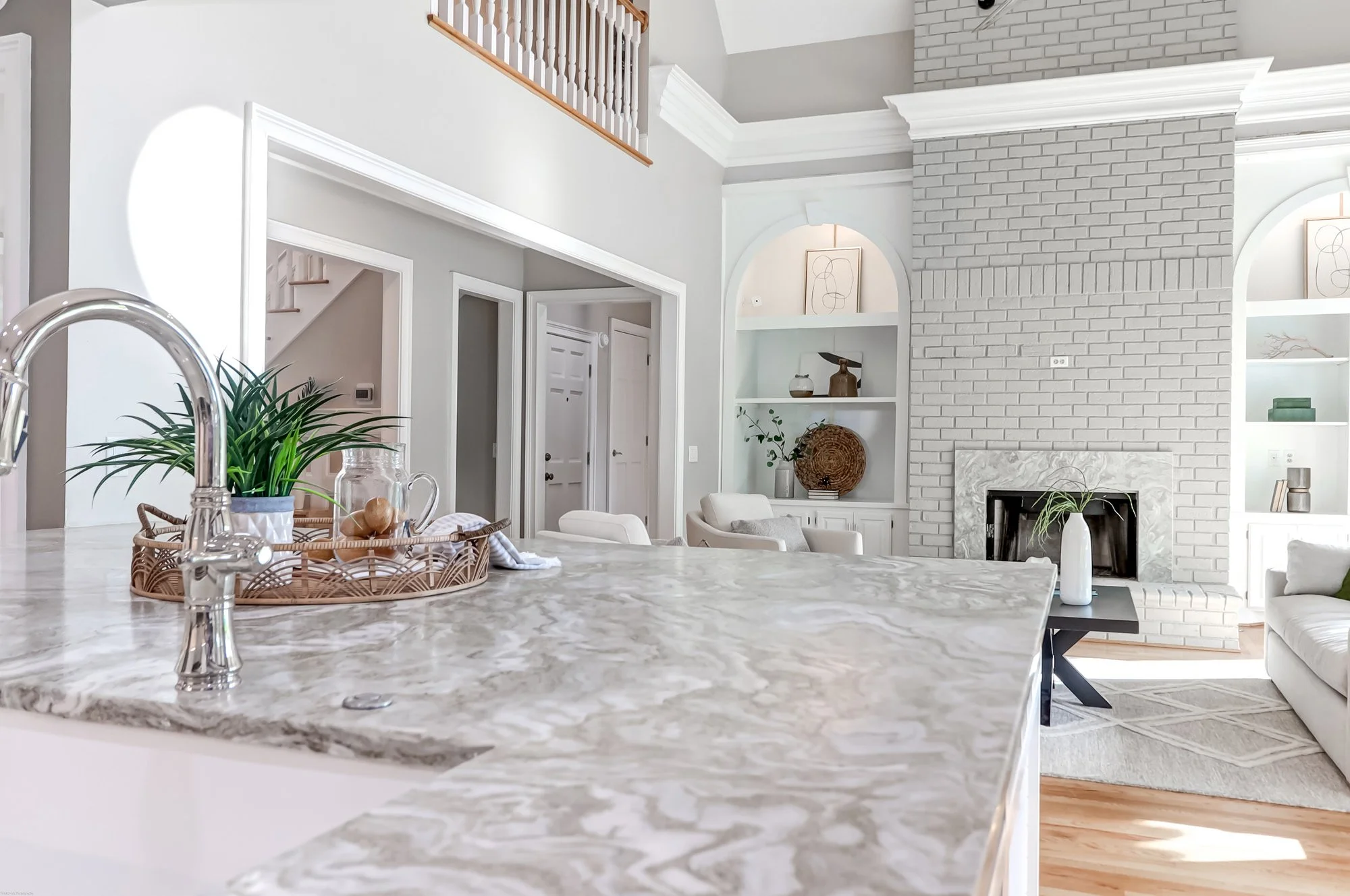 modern-home-staging-mount-pleasant-19.jpg