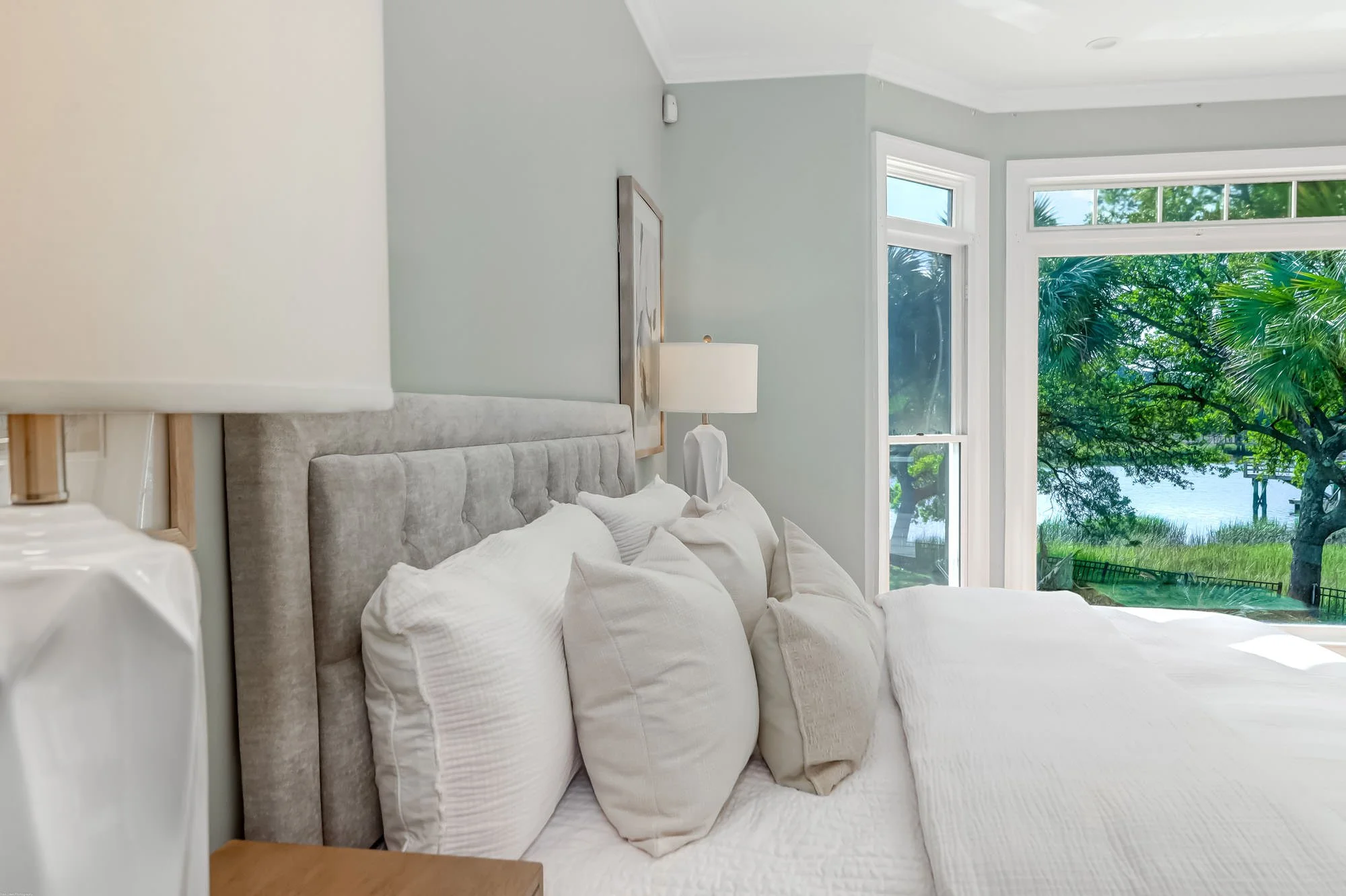 headboard of bed and throw pillows