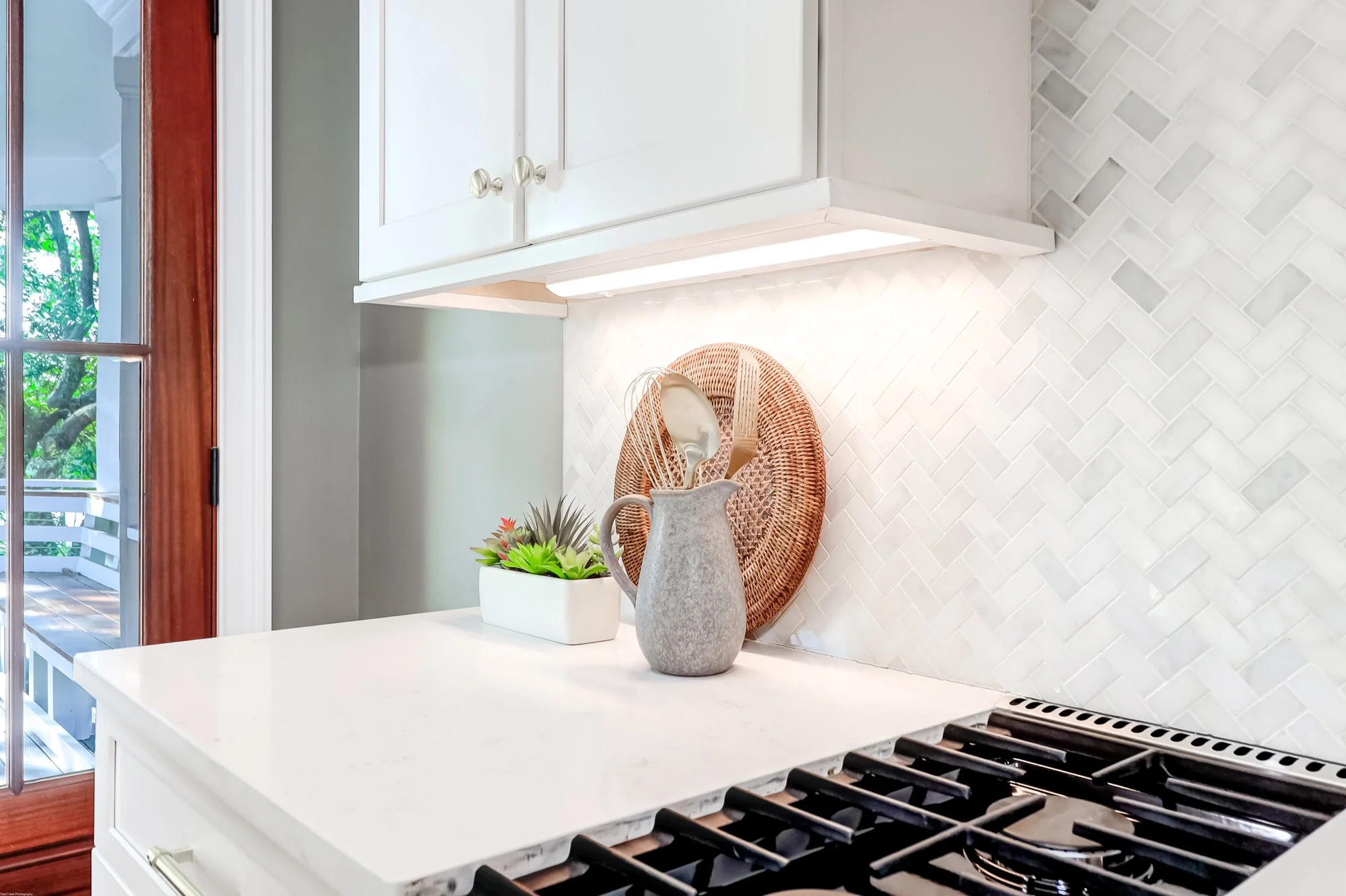 modern-home-staging-mount-pleasant-18.jpg