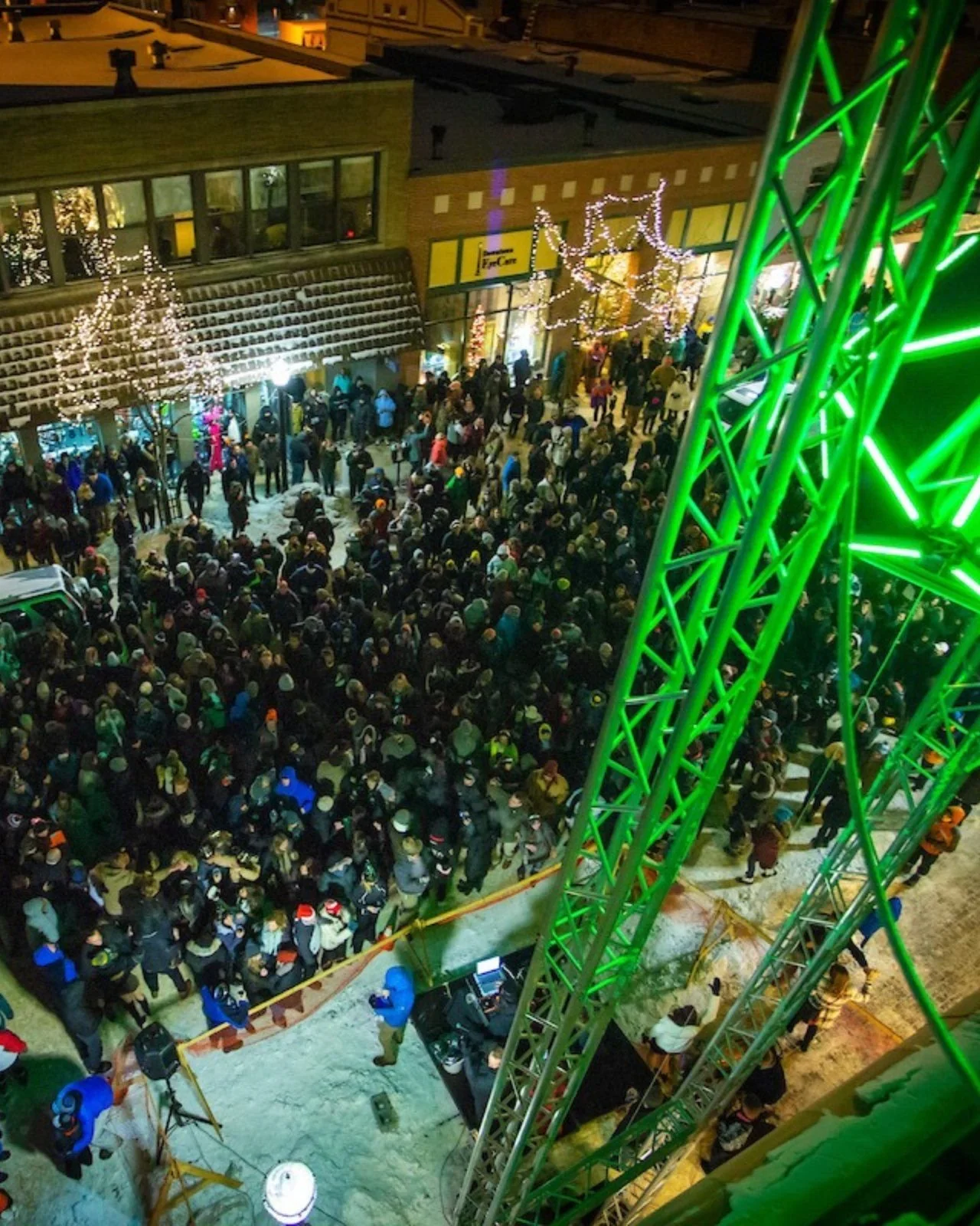 🎉 New Year&rsquo;s Eve Ball Drop in Downtown Marquette is Tonight! 🎉

Ring in the New Year at the NYE Ball Drop Bash, presented by Double Trouble Entertainment, happening tonight on the 100 block of W. Washington Street! Returning this year is the 