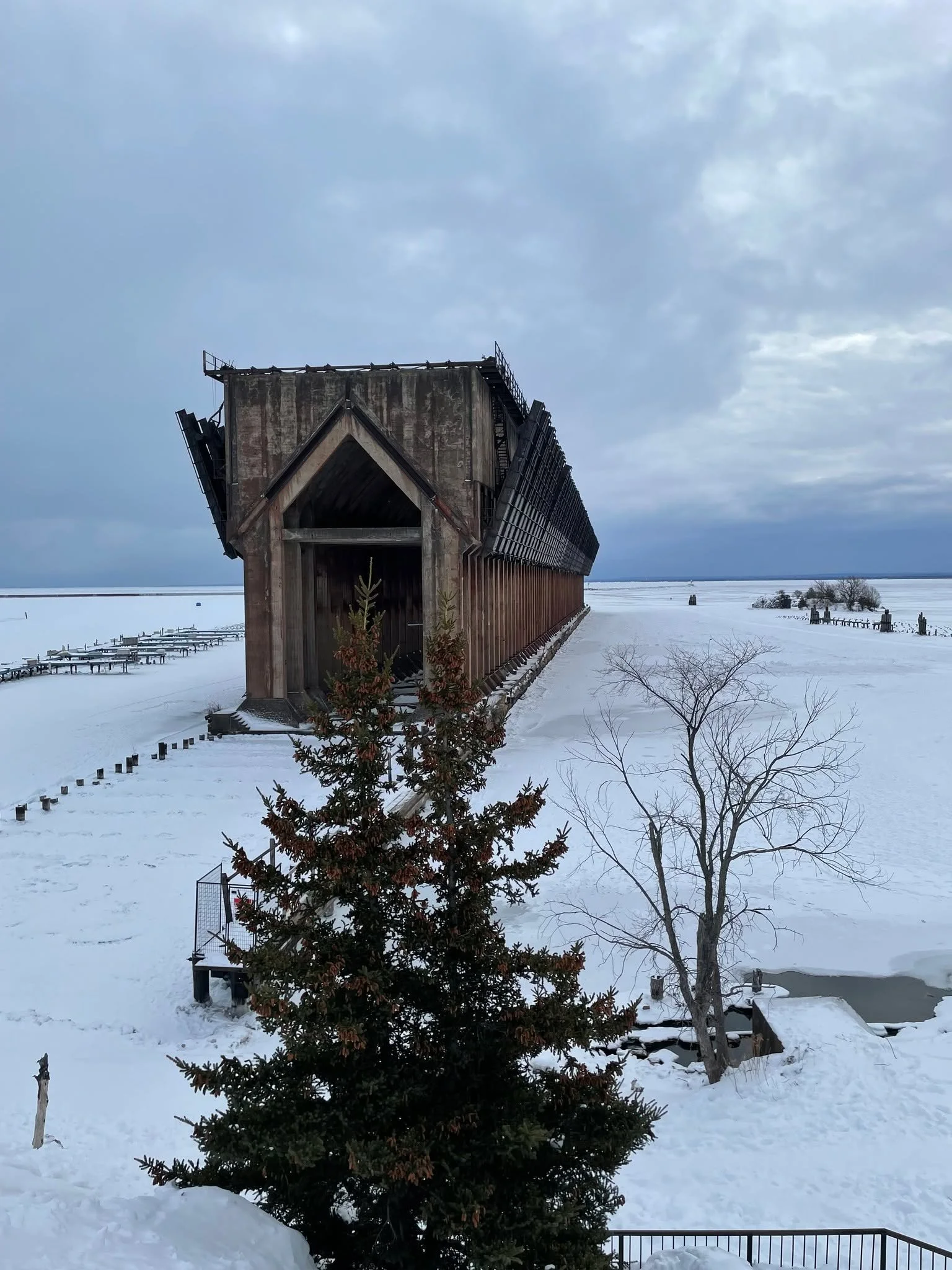 🚨 Public Safety Alert from the Marquette City Fire Department🚨

The ice in Marquette&rsquo;s Lower Harbor is NOT safe. We received reports this morning of an individual falling through the ice. Fortunately, they were able to self-extricate and are 