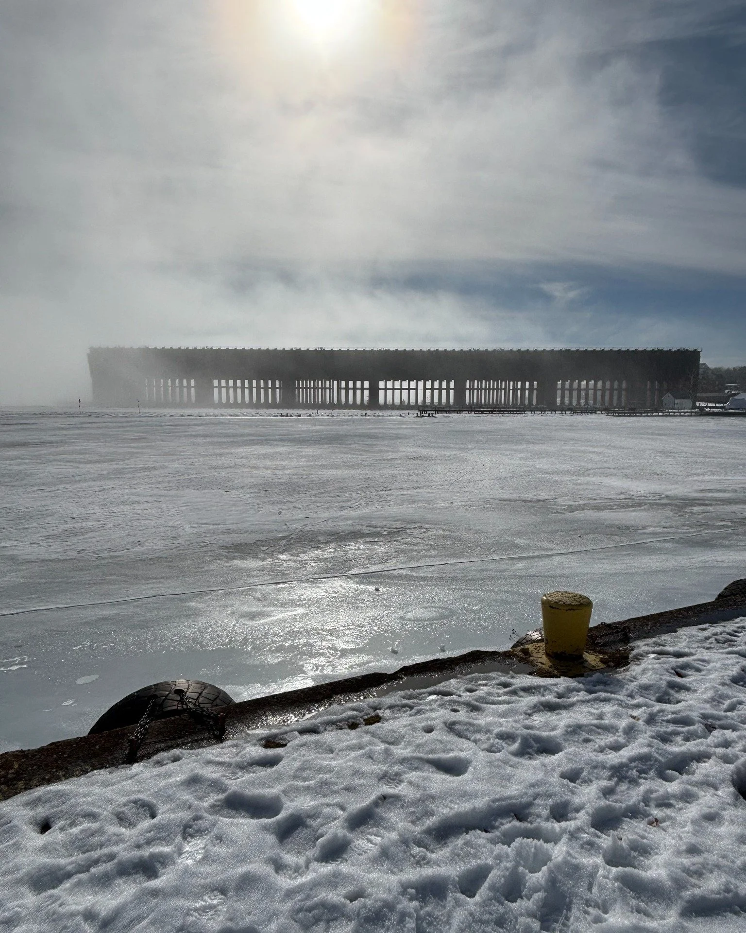Fog rolling in from Lake Superior into Marquette, and the Ore Dock in the background makes for a pretty cool scene.

Got to love when the lake decides to set the mood. 🌫️