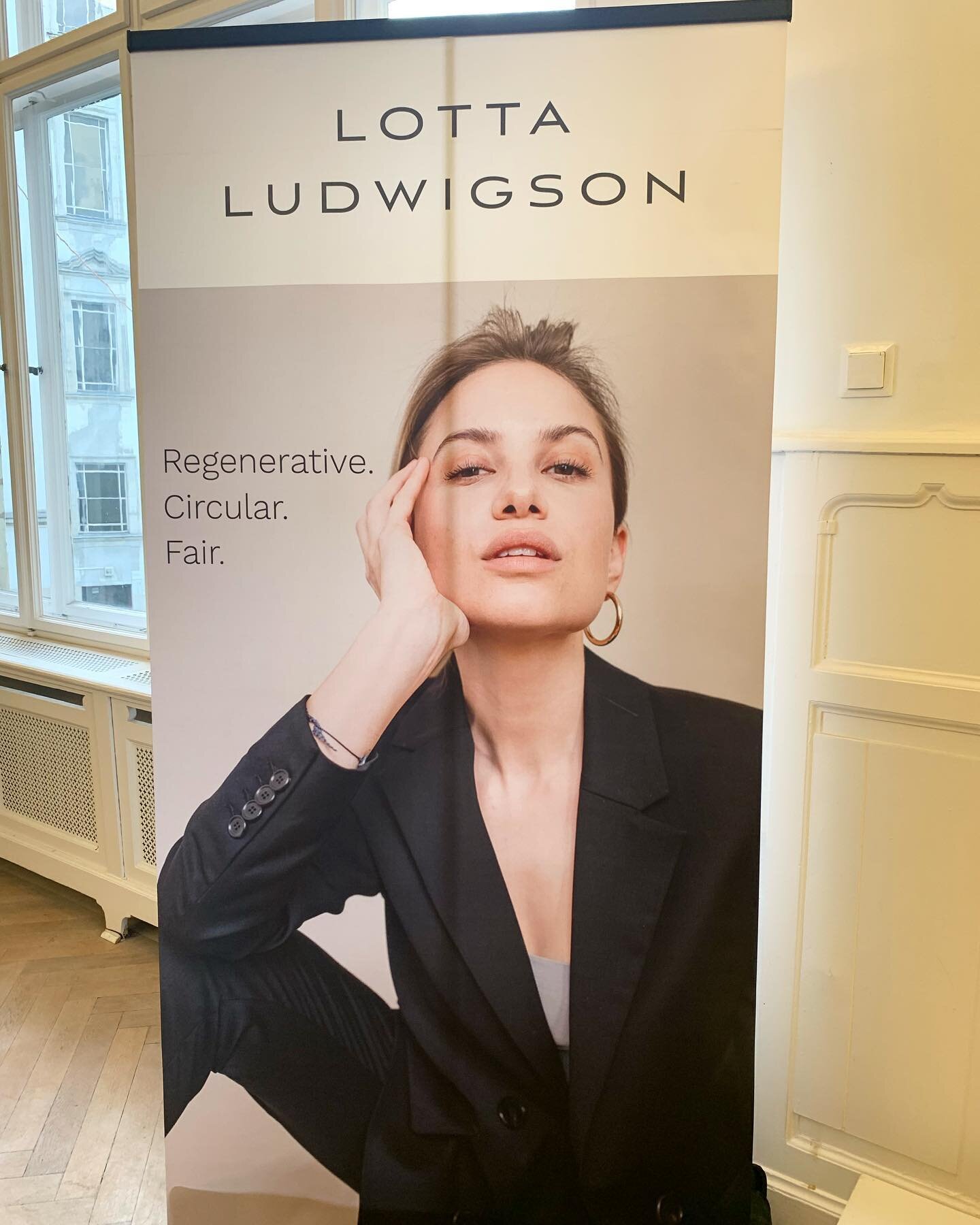 The circular brand @lottaludwigson launched their circular suits at @fashioncouncilgermany yesterday and will present their design at @berlinfashionwe next week. 

To secure production of the first batch of suits the brand is taking to the community 