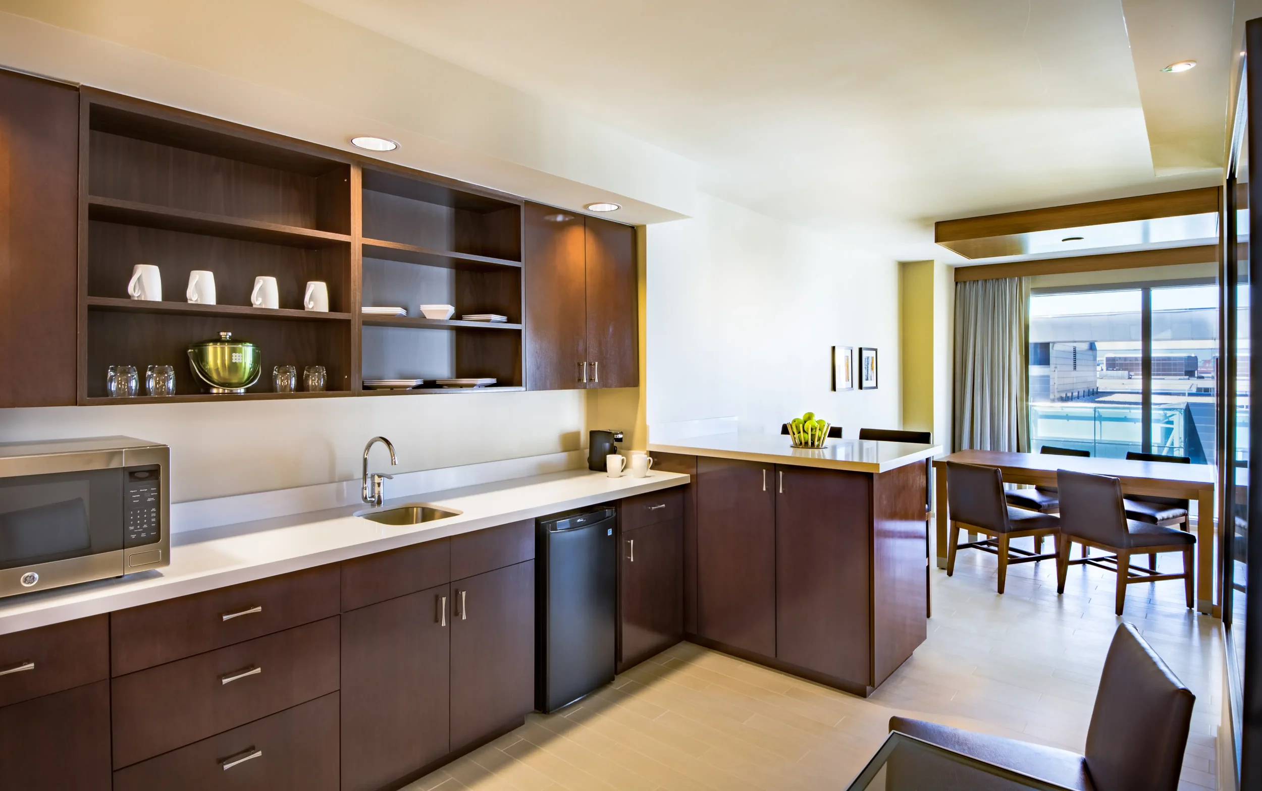 hp-dc-nm-3009-suite-kitchen2.webp