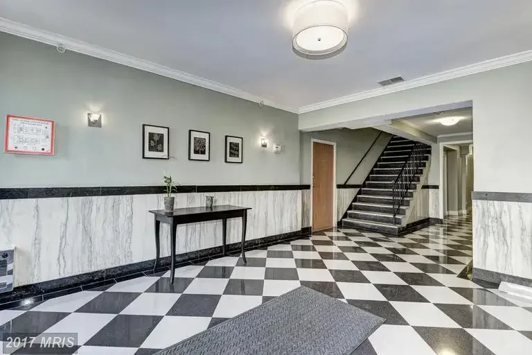 1440-lobby_2_2.webp
