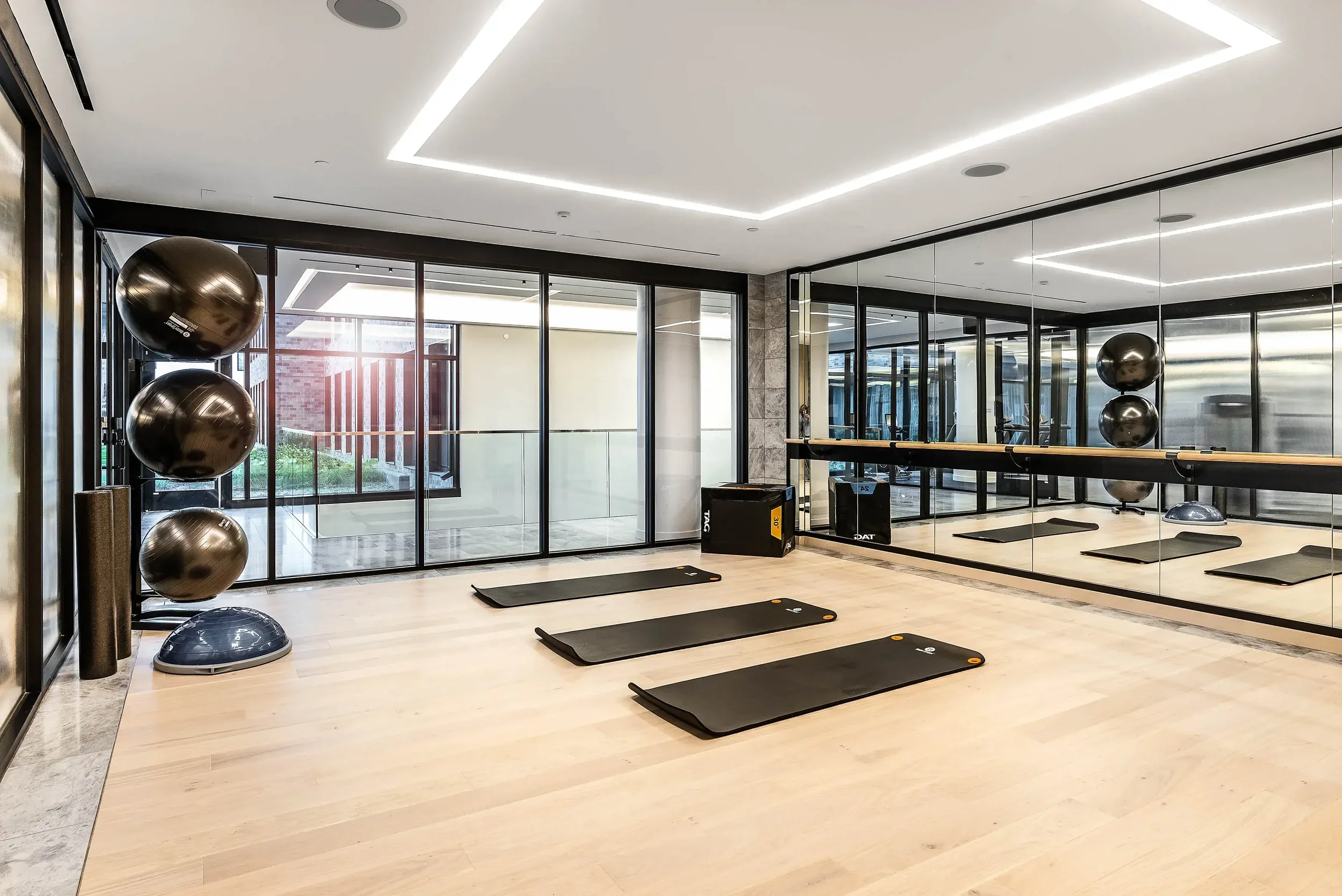 gym-3-yoga.webp