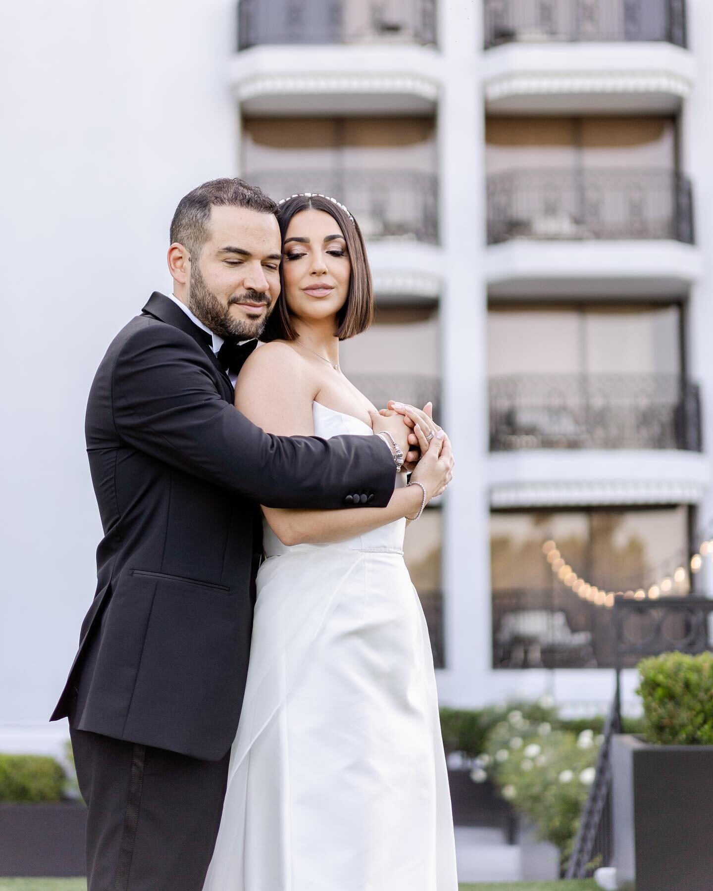 Nina + Ben 😍🤍 #sneaks @nina_yasmine @benlehrer 
.
.
.
@loveloudevents 
@thelondonweho 
@whitesparrowweddings 
@lc.floral.designer 
@_djkash 
@marckhoory 
#thelondonwesthollywood #thelondoweho #hollywoodwedding #laweddind #westhollywoodwedding #wedd