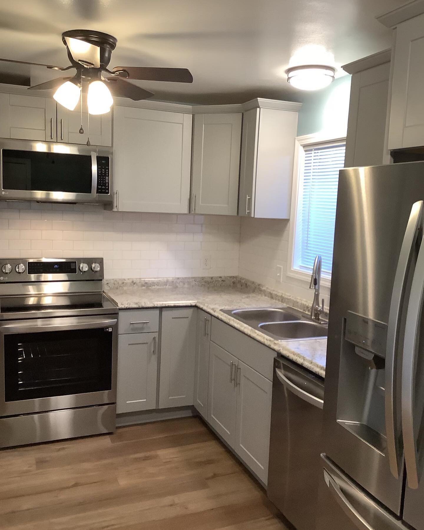 We just finished a full kitchen remodel with @johnsonconstructionnwllc for one of our homeowners. Swipe through the pics to see how this talented Black-owned construction company transformed this family&rsquo;s kitchen!

Most of their appliances were