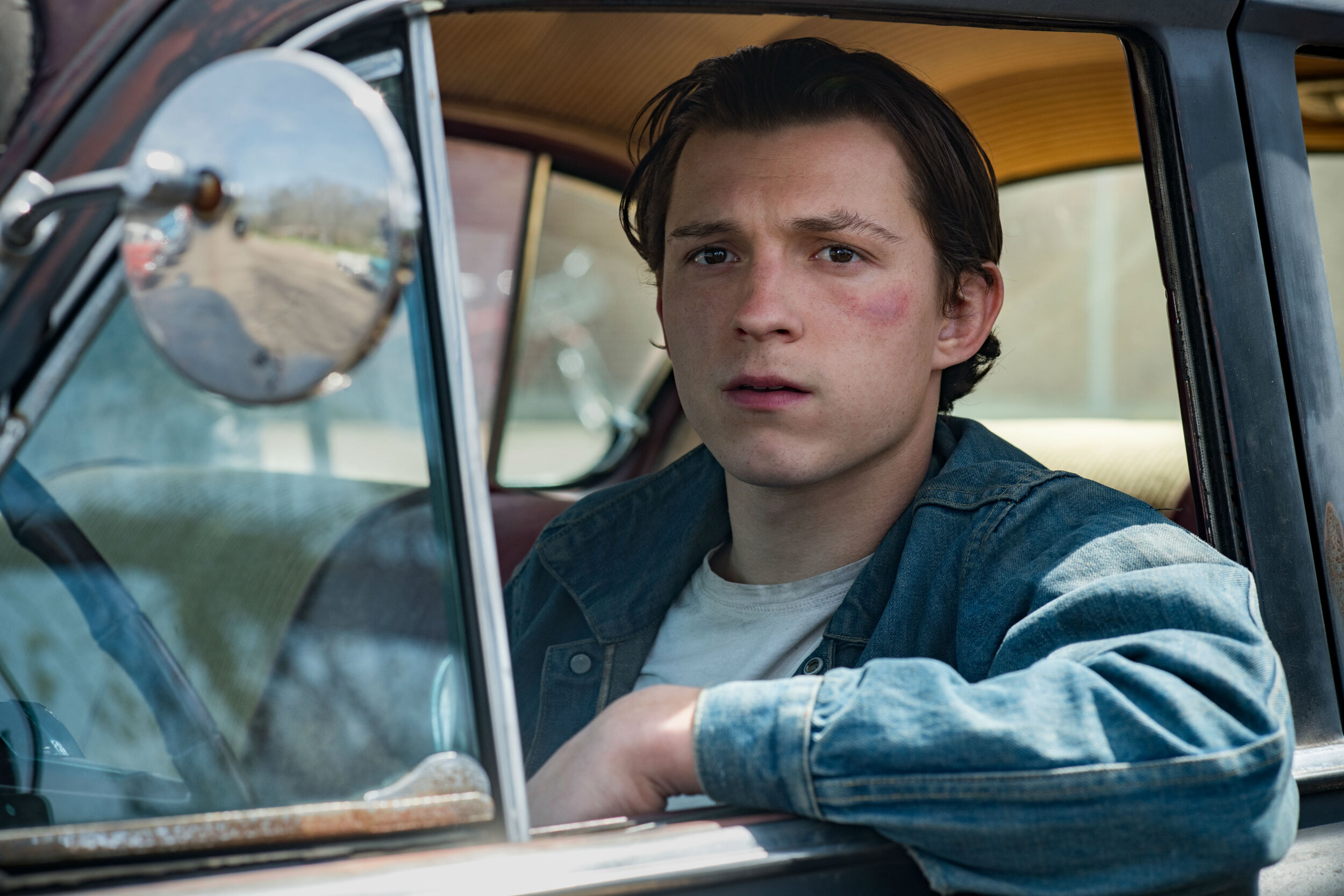 The Devil All The Time 2 - Tom Holland.jpg