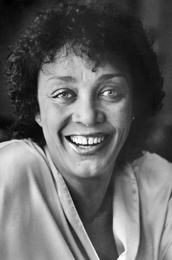 298. Nettie Jones — Fish Tales with Hannah Eko