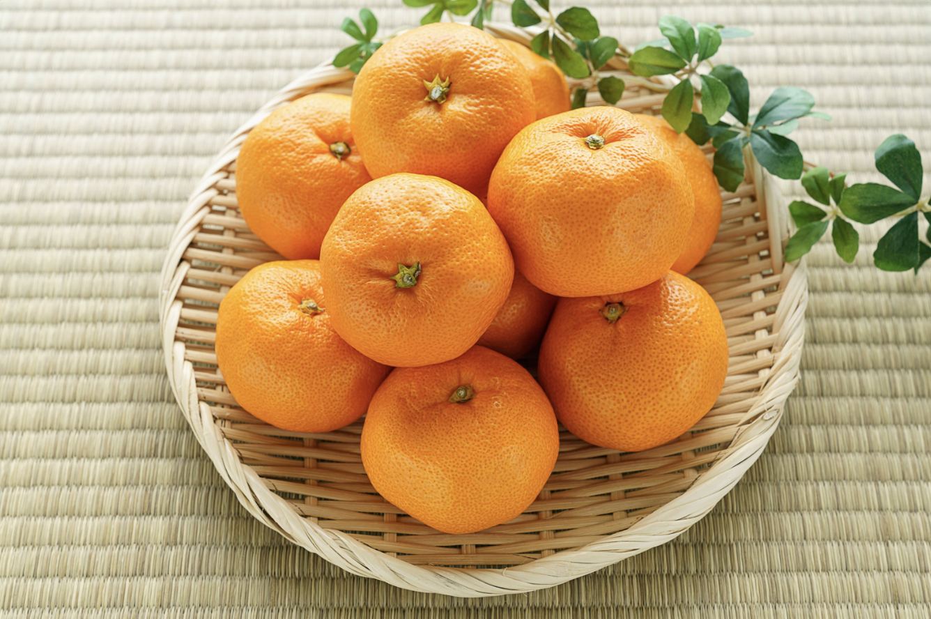 mandarin oranges in woven basket