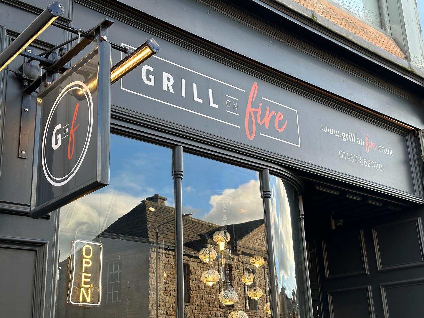 Grill on Fire 🔥 #Glossop

We manufactured and installed the signage for the new @grillonfire_glossop 

🔥 Timber facia graphics
🔥 LED projecting sign
🔥 Window graphics 
🔥 Feather flag 

#signs #signage #illuminatedsign #highpeakbusiness