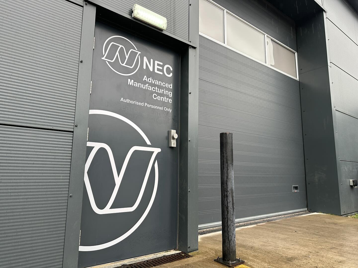 ☢️ Nuclear Energy Components 🪧 

@nuclear_energy_components_ltd in #hopevalley approached us to complete their signage rebrand which included a number of directional signs, door #wayfinding graphics and vehicle graphics. 

#signs #thesignbridge #sig