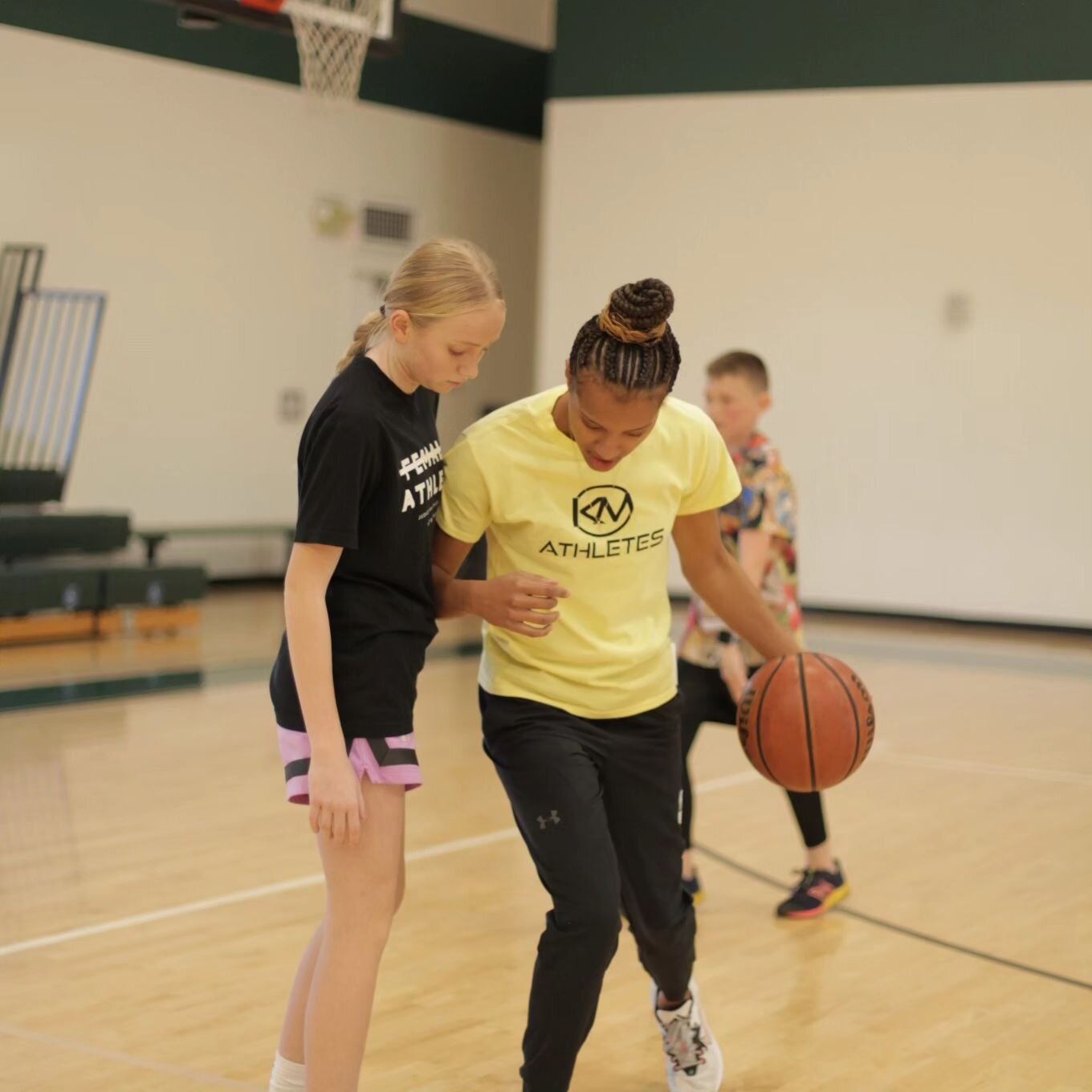 Photo dump from our December holiday basketball clinic‼️

Thank you to everyone who came out and worked hard, see you at the next clinic‼️

📸 @directherlid
#Christmas #holiday #basketball #hardworking #kmathlete#holidayhoops #kristenmccarthy #youthb