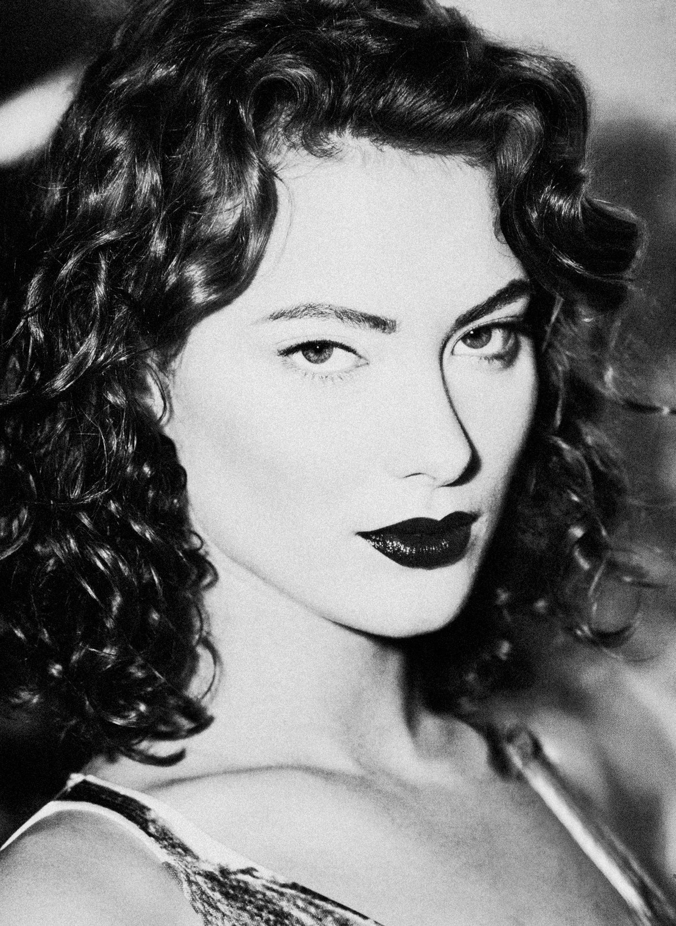 Shalom Harlow.jpg
