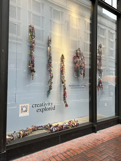 【美品】SMI★The Art of Creative Selling 901 Market Street features Tranesha Smith-Kilgore sculpture