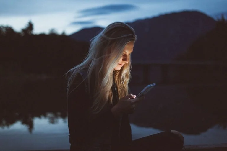 3 Signs Social Media Is Hindering Your Happiness